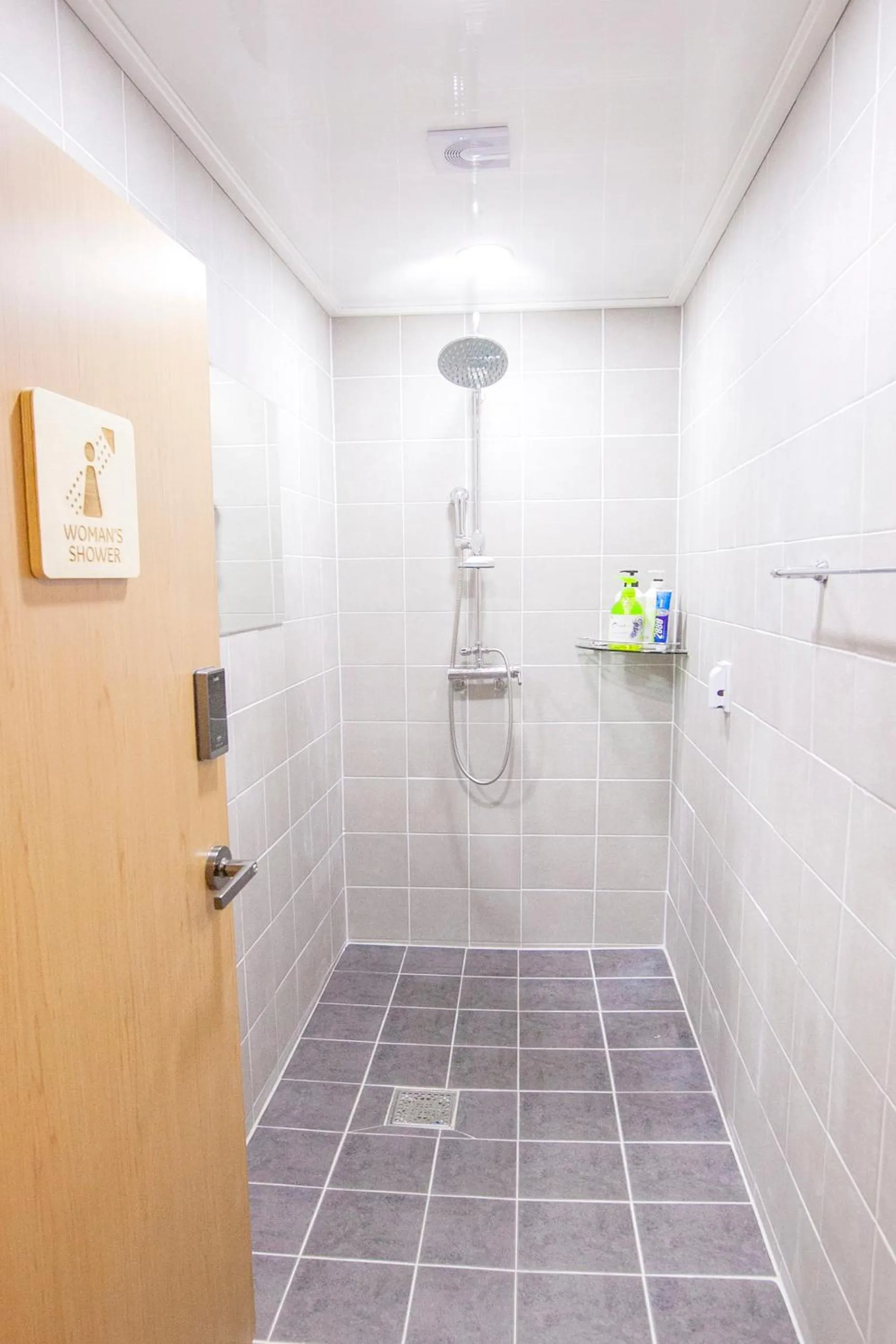 Shower in Cocoa Guesthouse