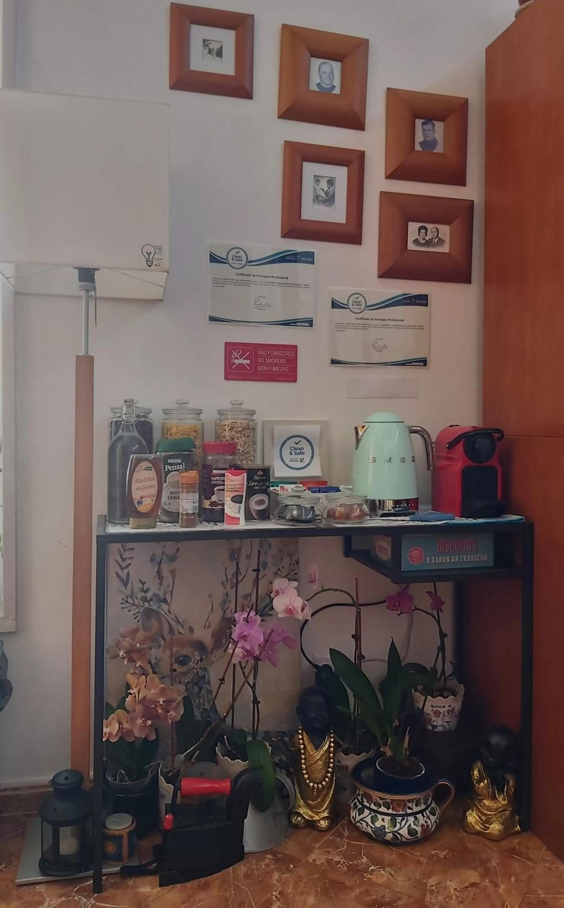 Communal lounge/ TV room in Serra e Mar