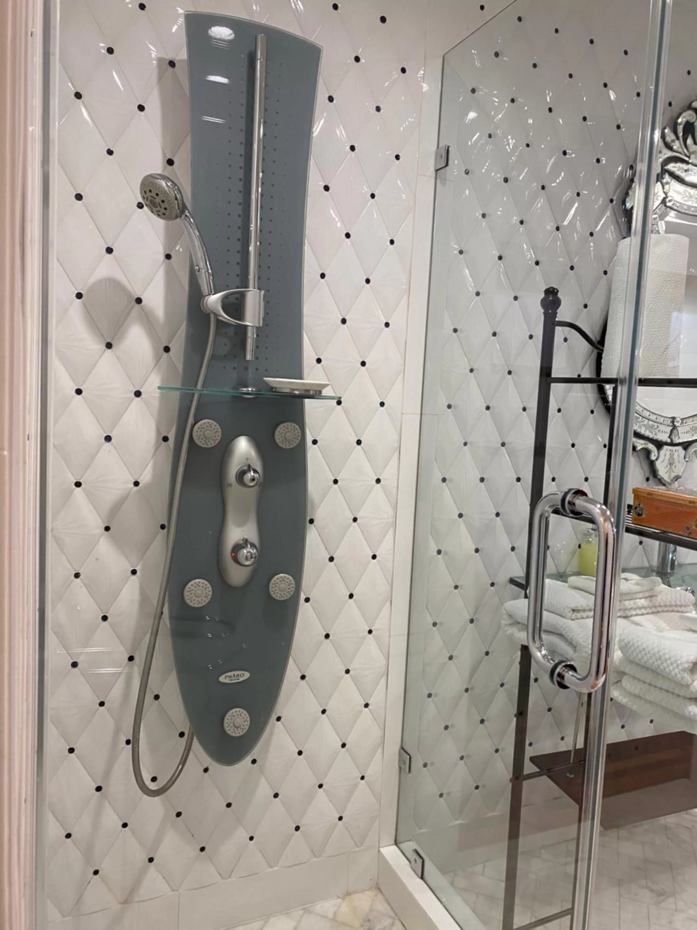 Shower, Bathroom in Northern Lights Mansion