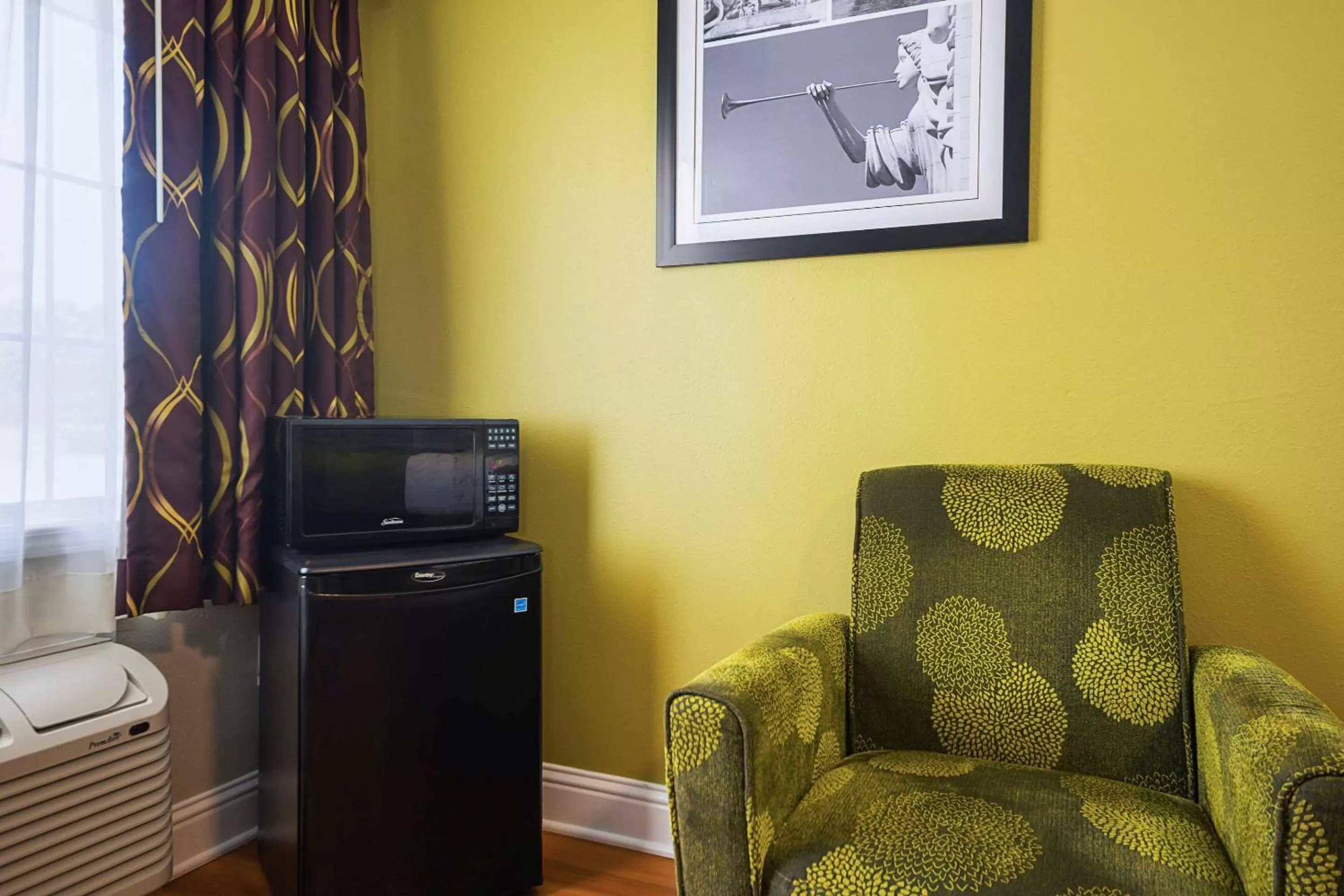 Bedroom in Quality Inn DeRidder