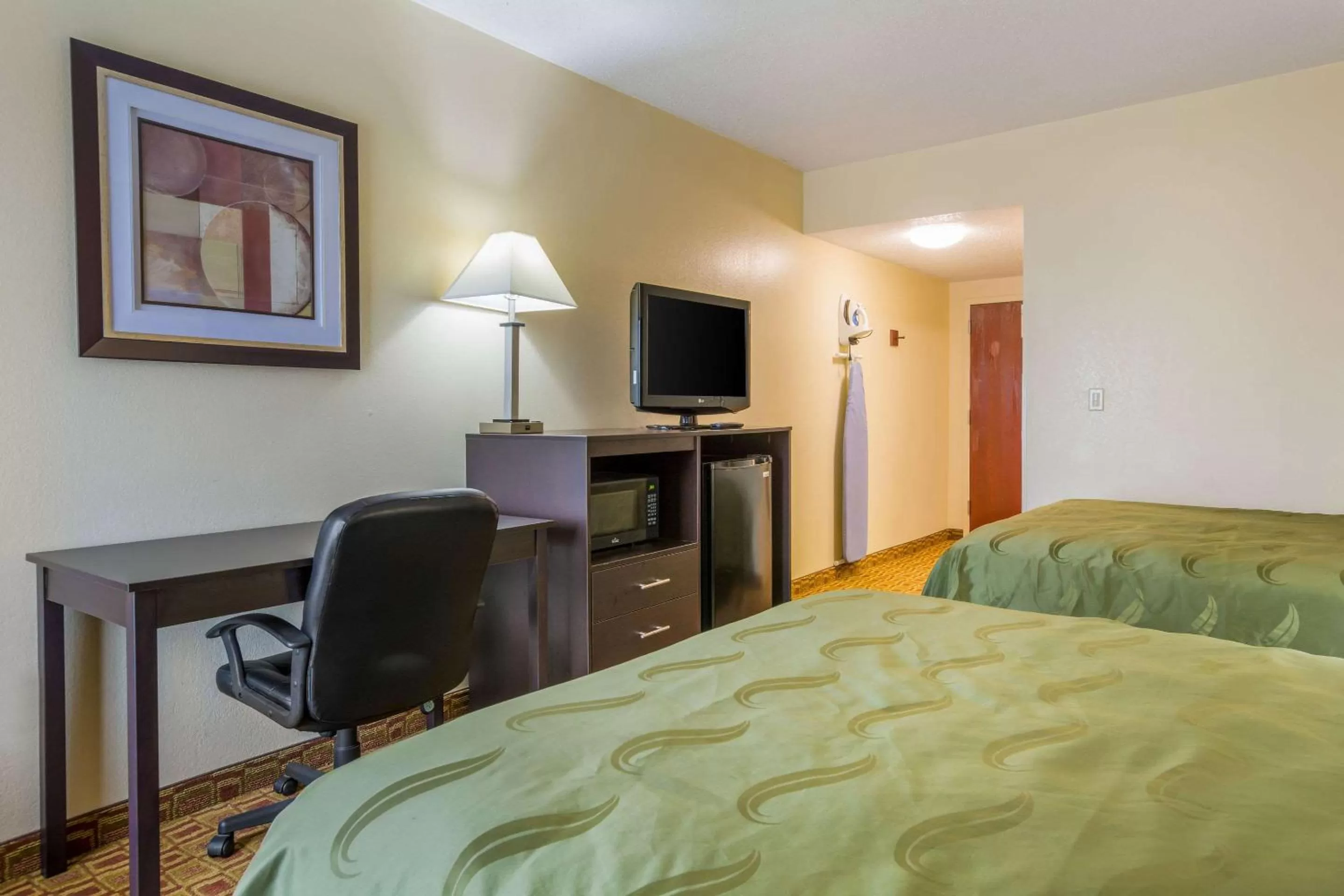 Photo of the whole room, Bed in Quality Inn & Suites Sellersburg - Louisville Area