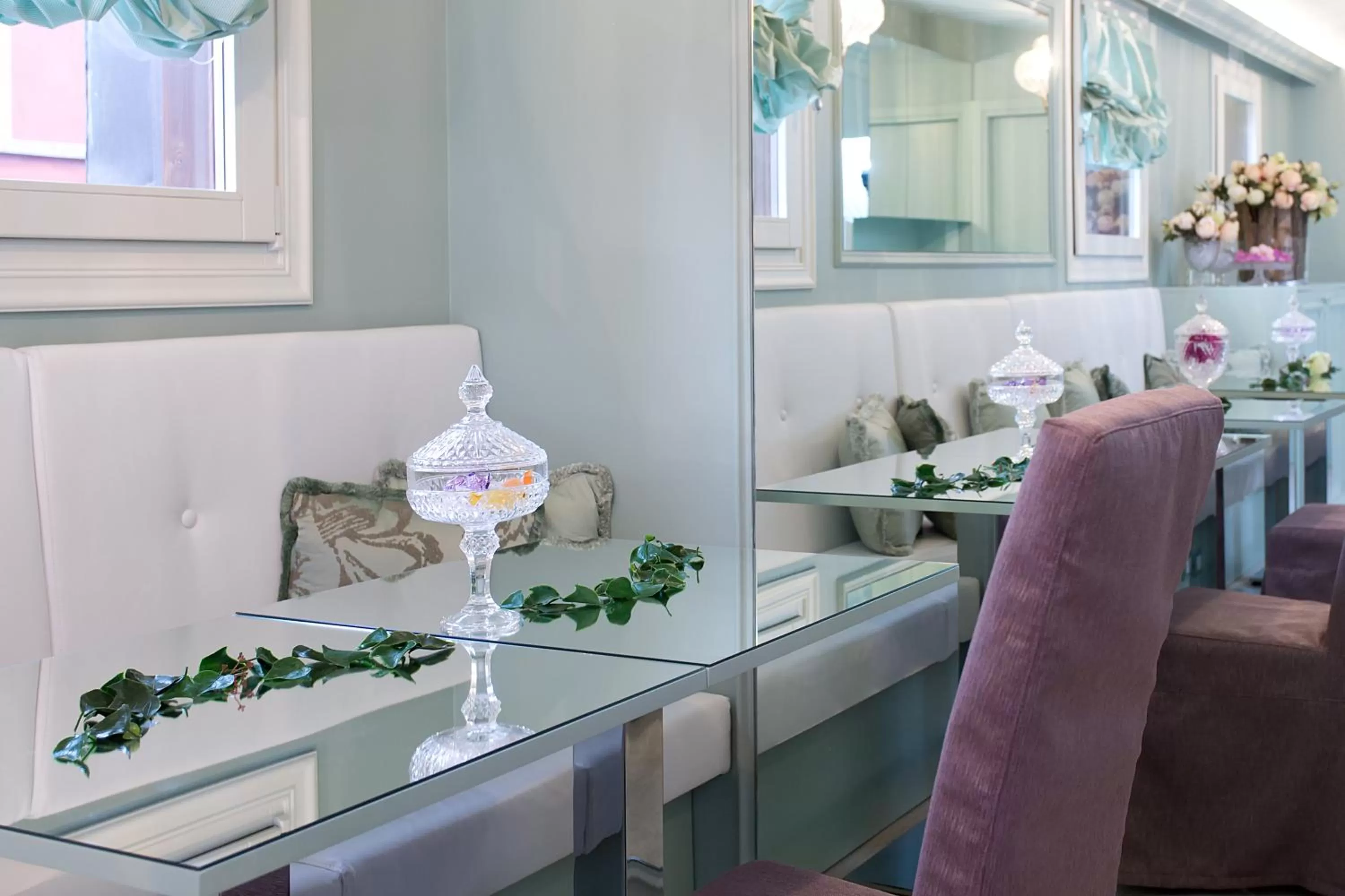 Lounge or bar, Dining Area in Aquamare, boutique b&b