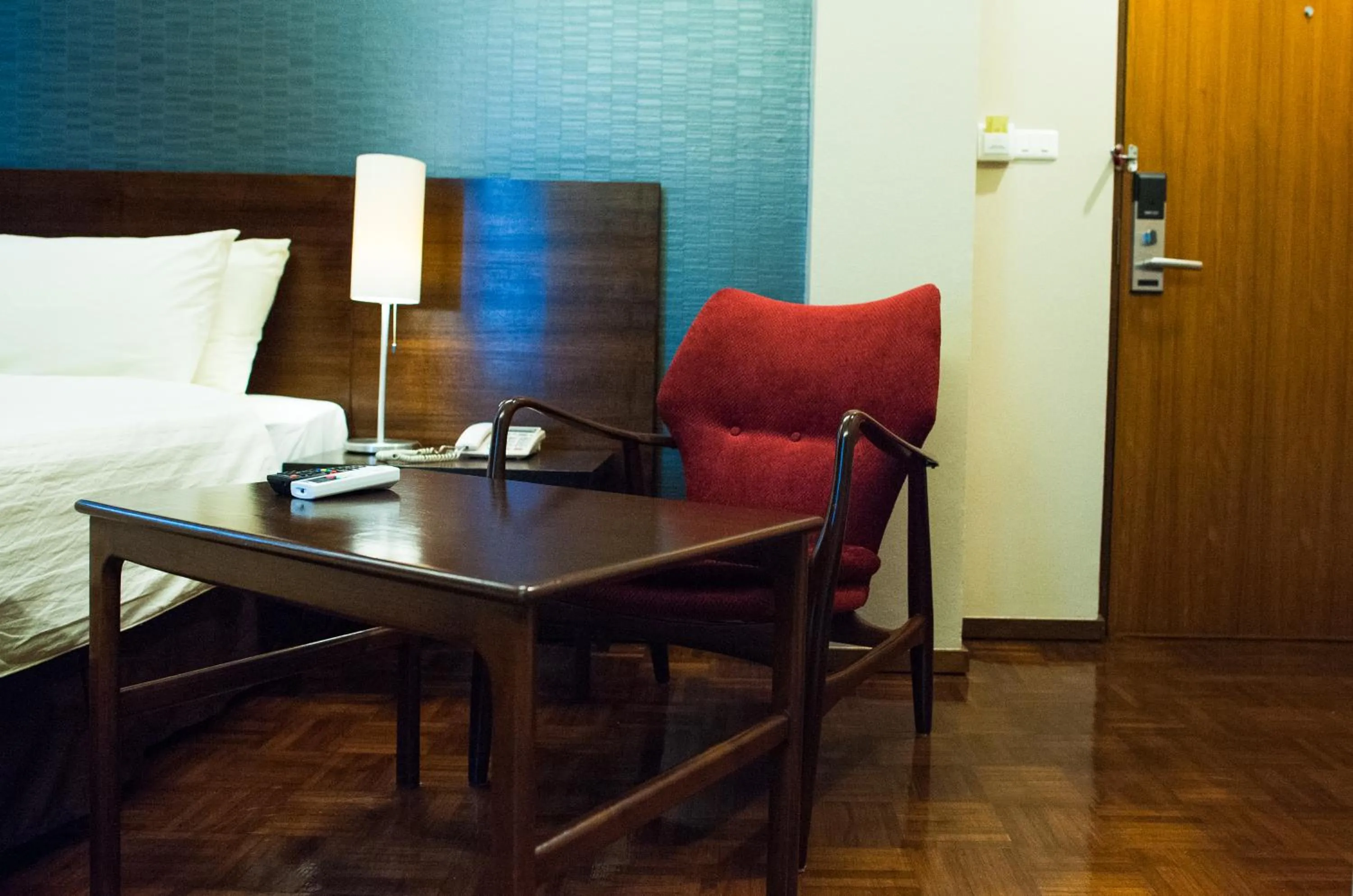 Photo of the whole room in Baansilom Soi 3