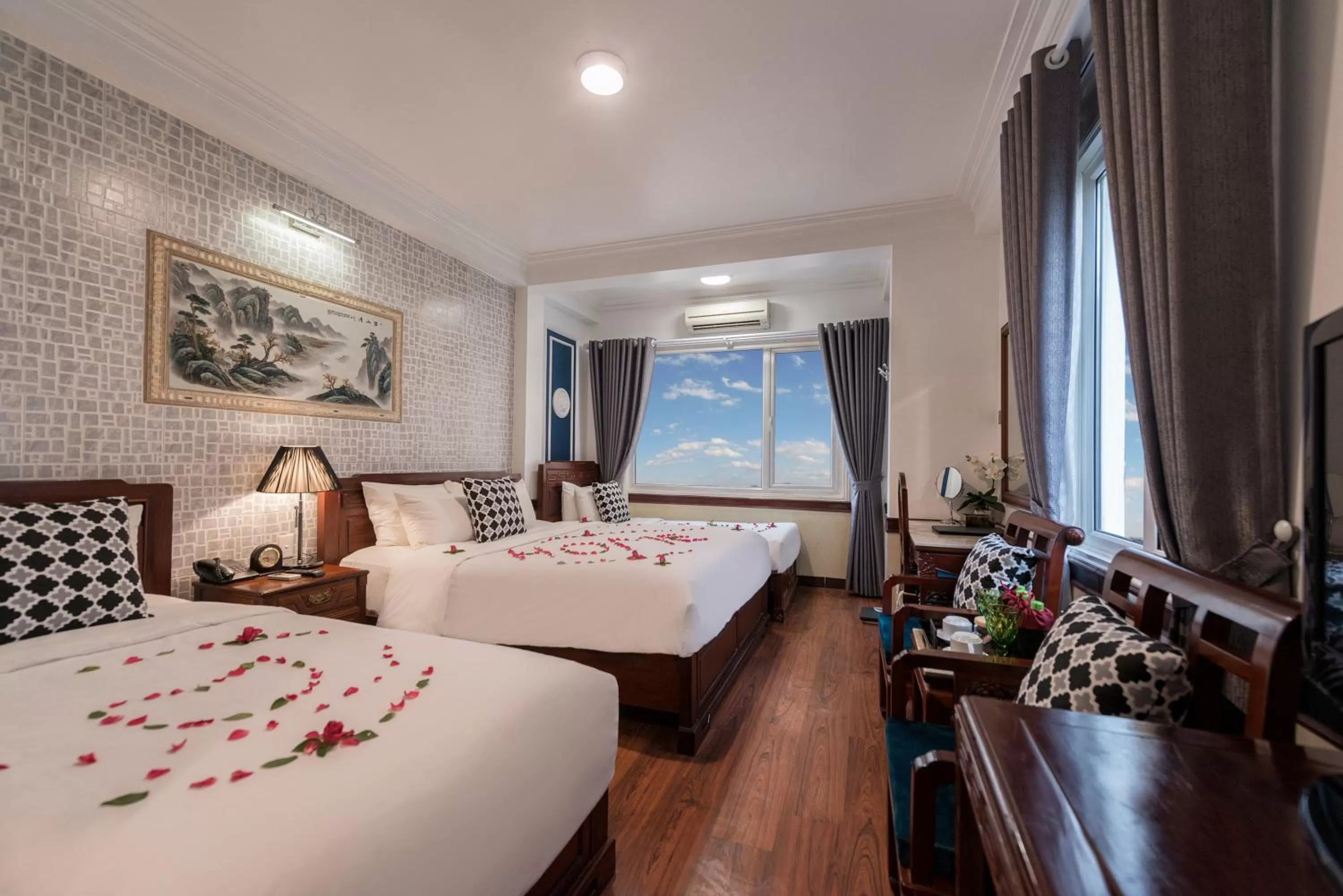 Bedroom, Bed in Prince II Hotel