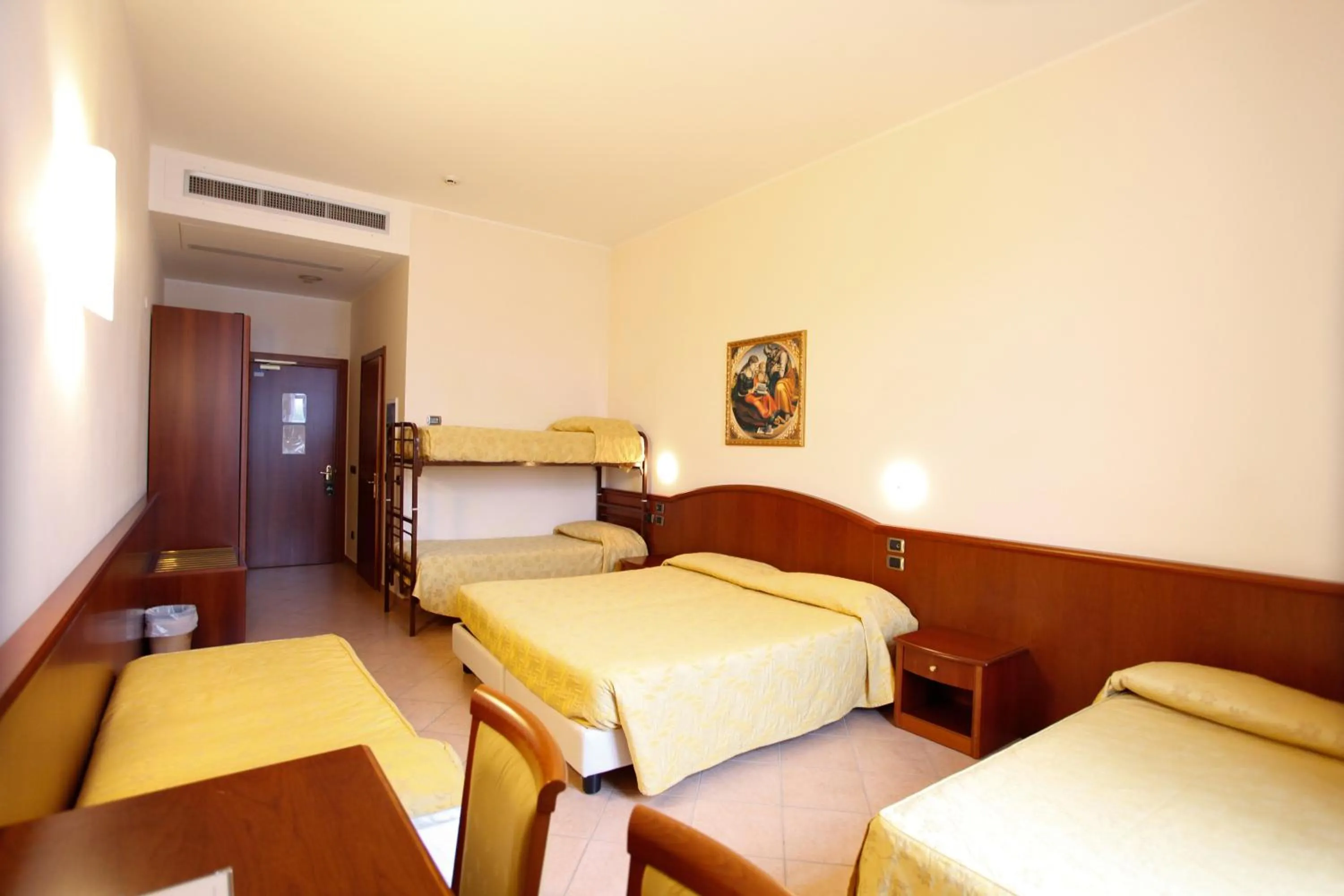 Photo of the whole room, Bed in Garda Family House