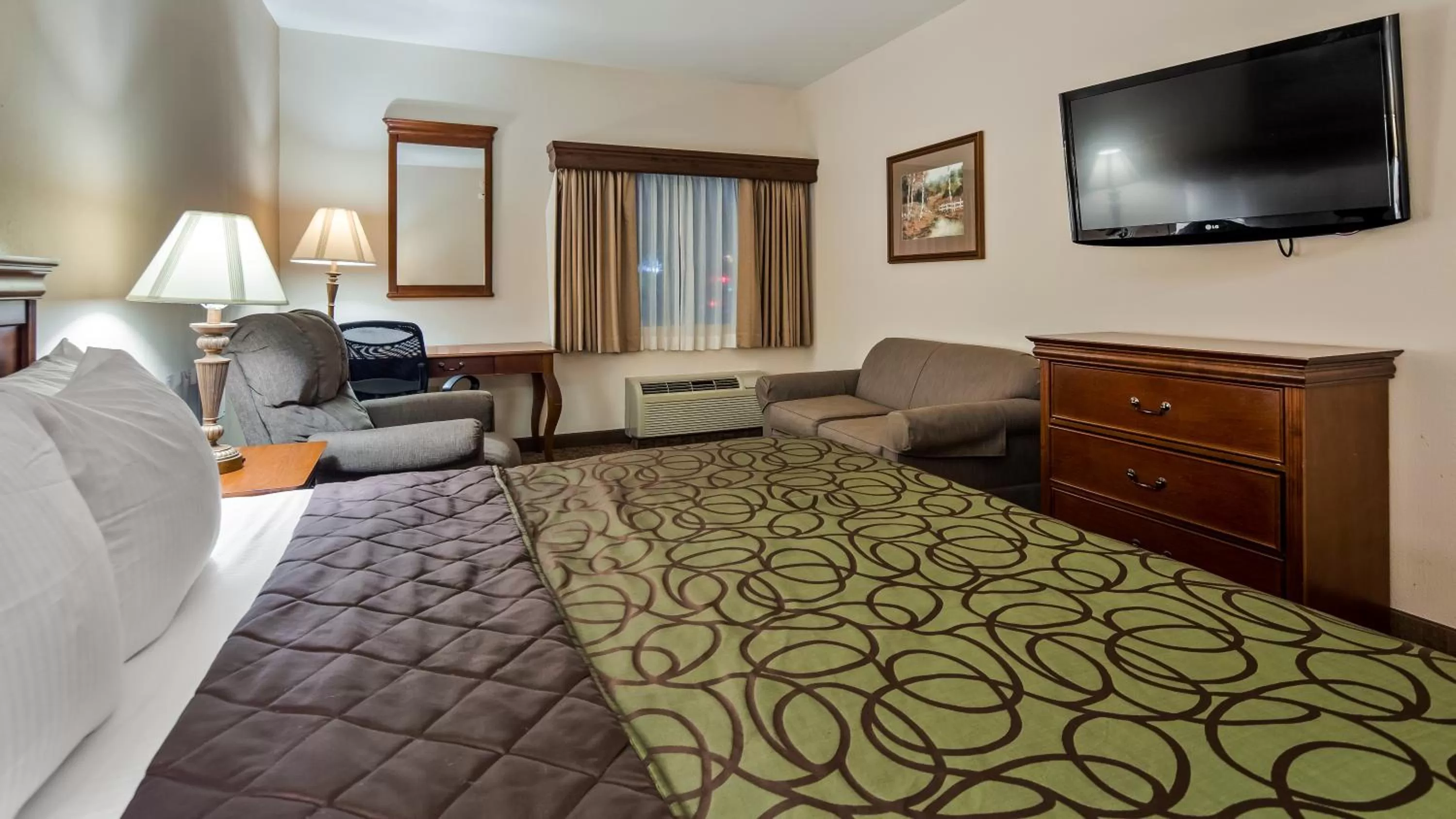 King Room with Roll-in Shower - Disability Access/Non-Smoking in Best Western River Cities