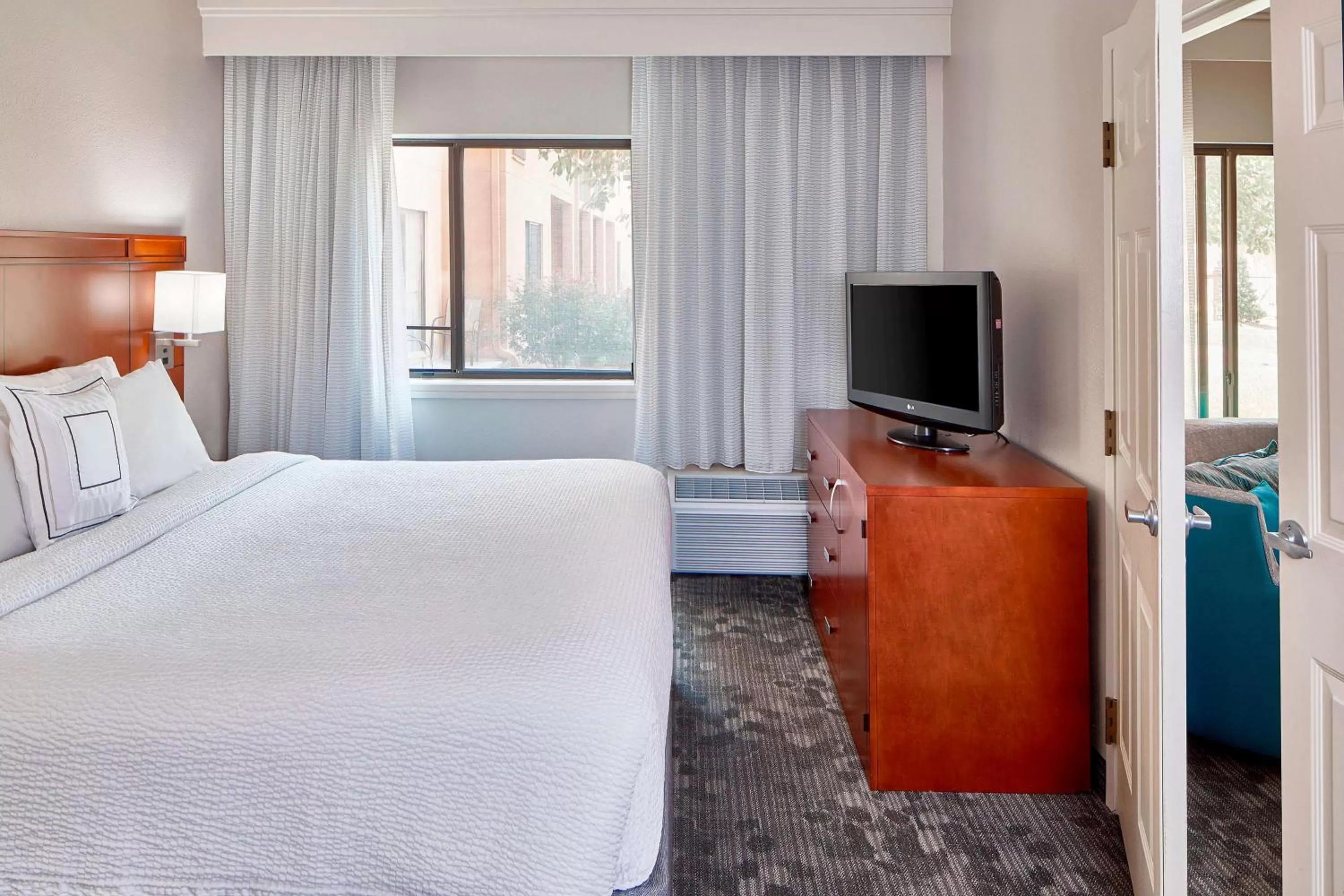 Photo of the whole room, Bed in Sonesta Select Raleigh Durham Airport Morrisville