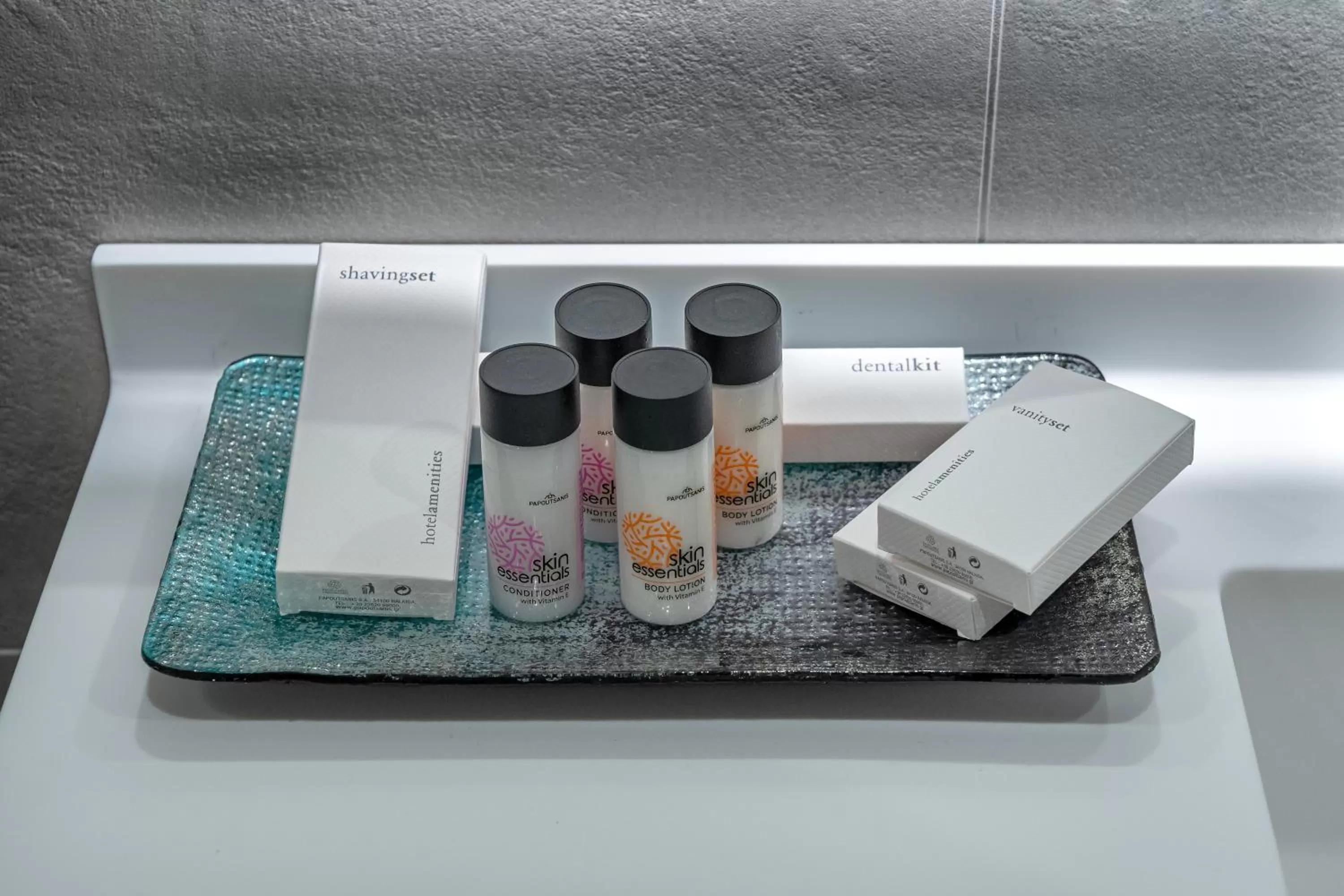 Bathroom in Exarchia House Project