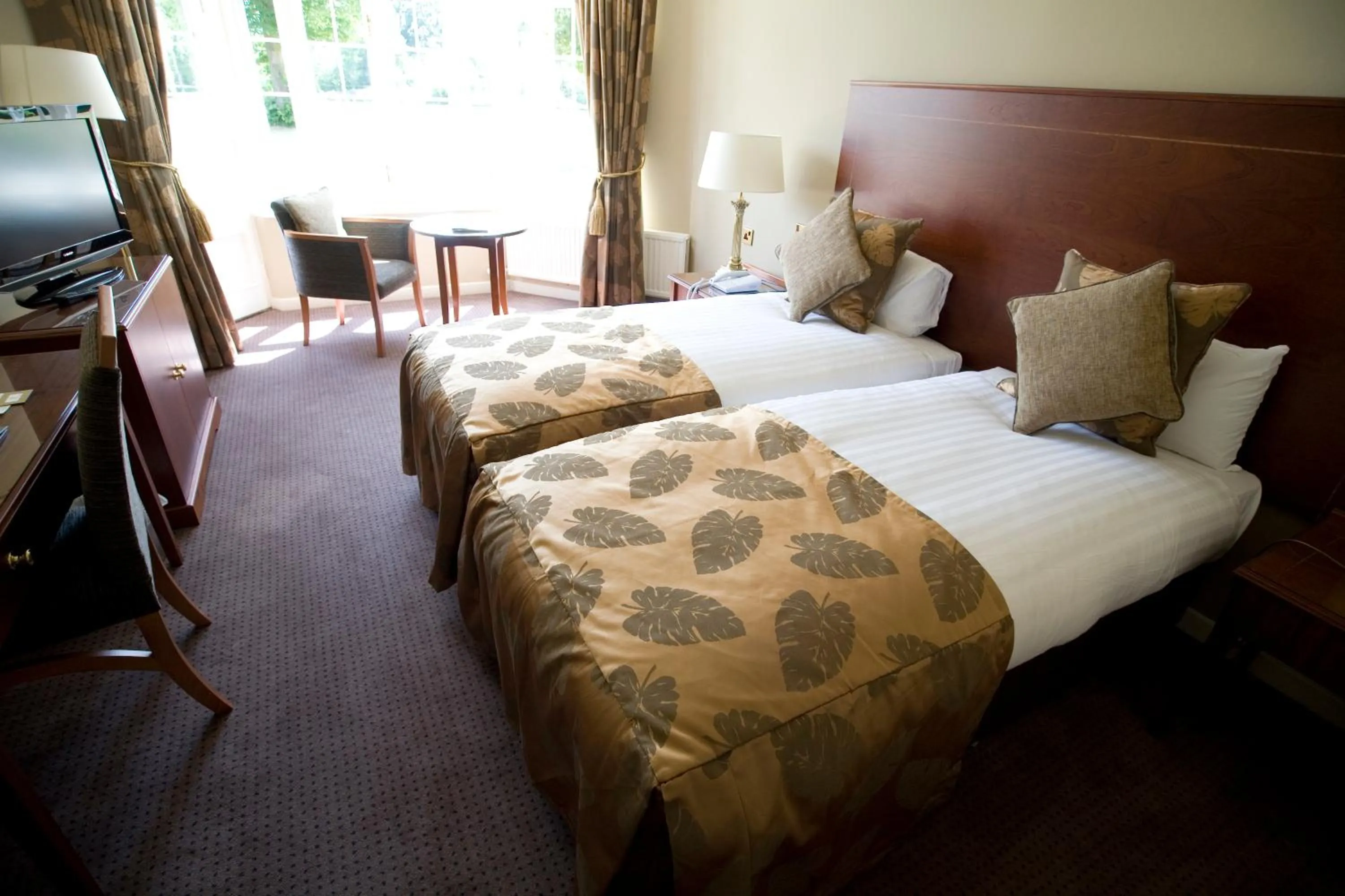 Photo of the whole room, Bed in Grovefield House Hotel By Uno