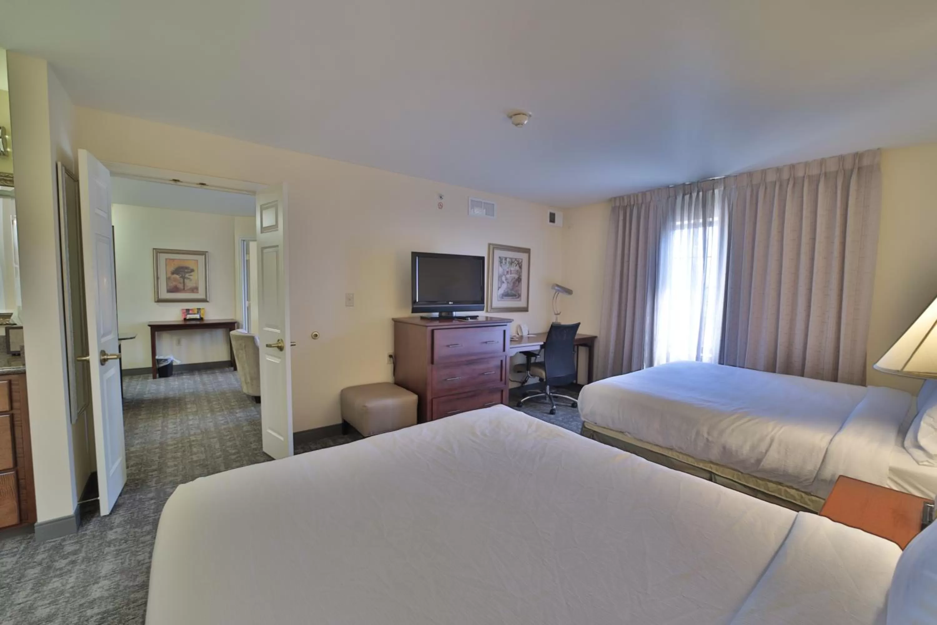 Bed in Staybridge Suites Lansing-Okemos by IHG