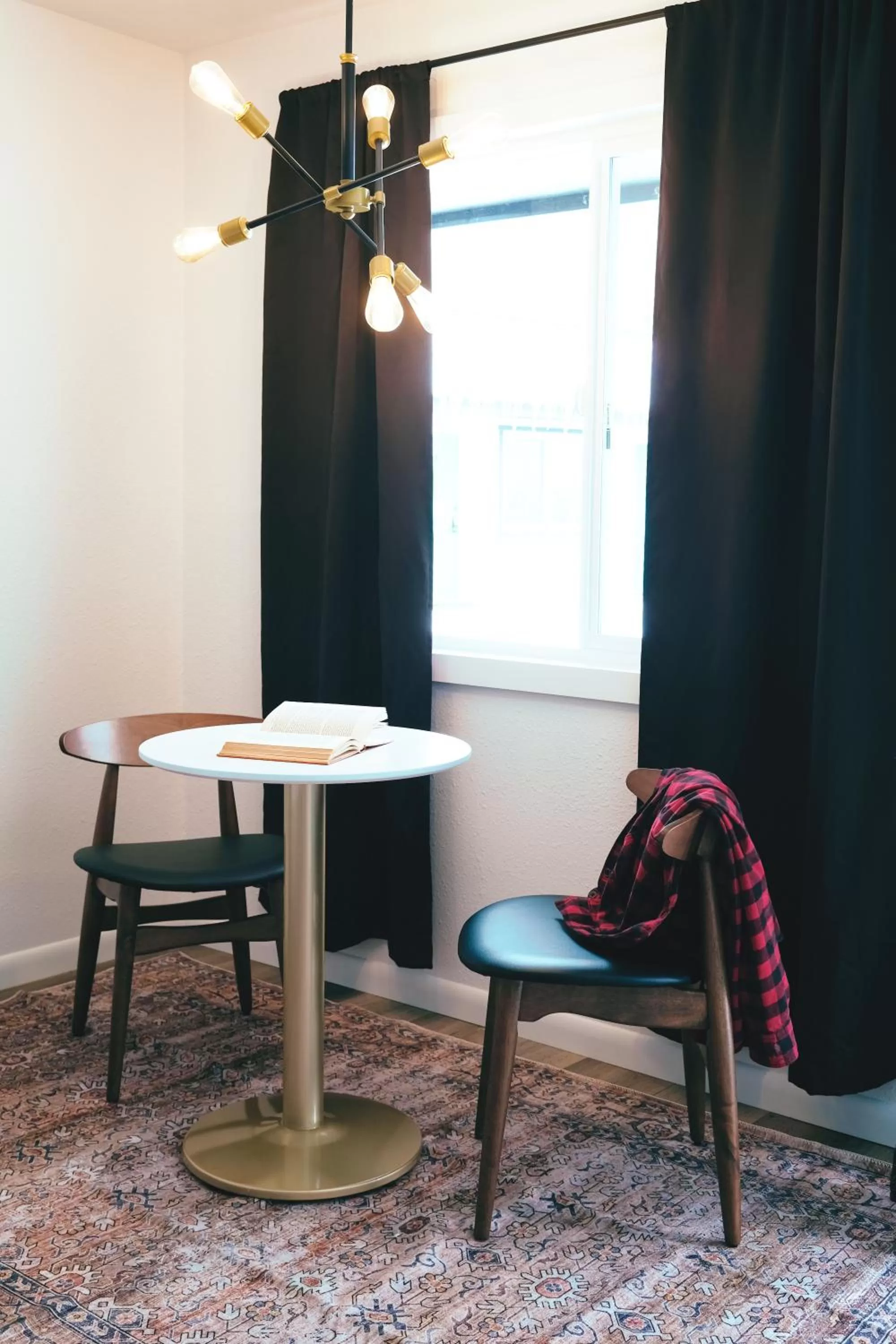 Living room in Jackalope Motor Lodge
