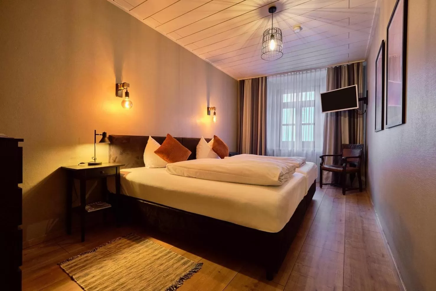 Bedroom, Bed in Hotel Roter Hahn