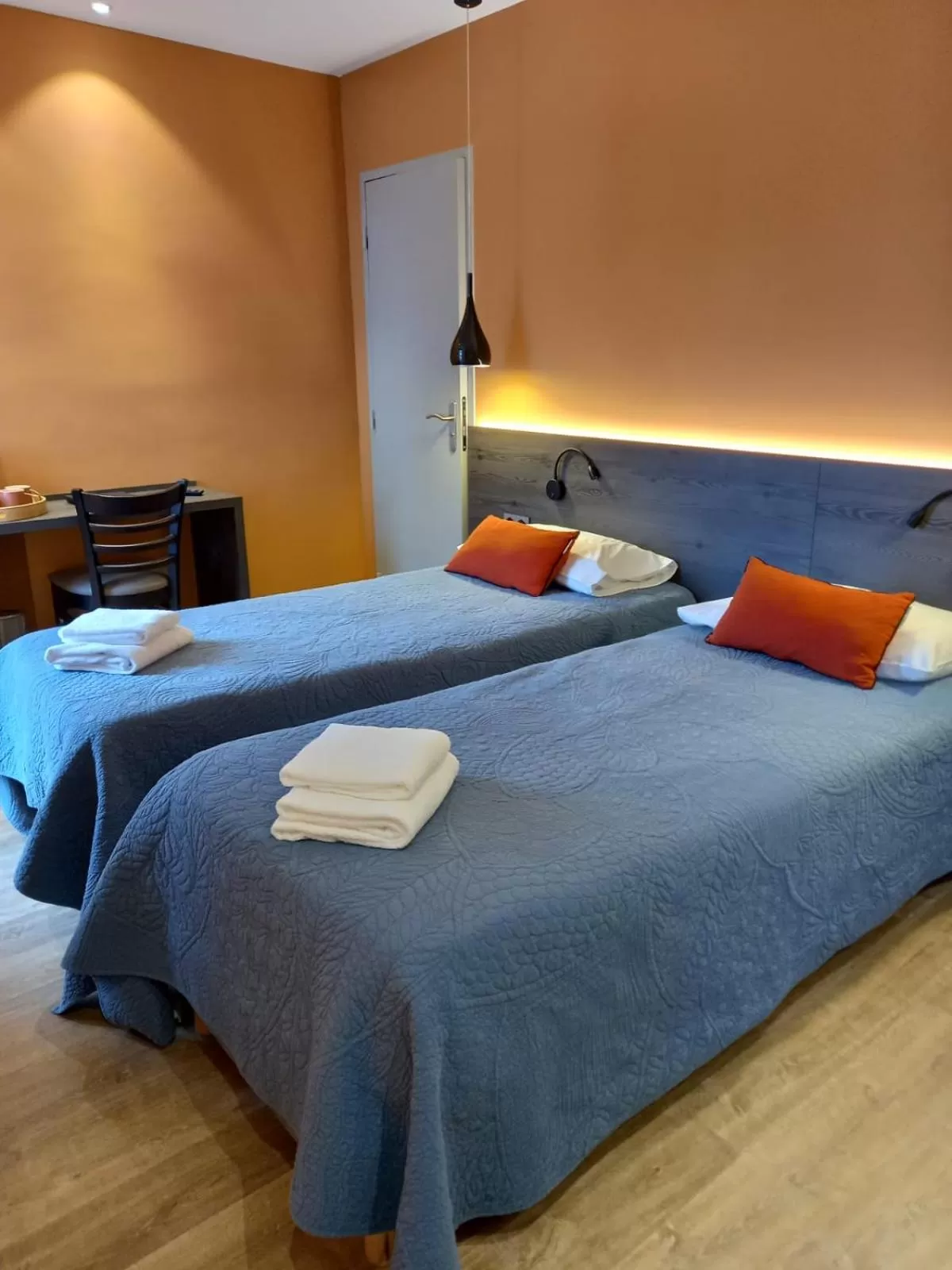 Photo of the whole room, Bed in Hotel Le Pont Neuf