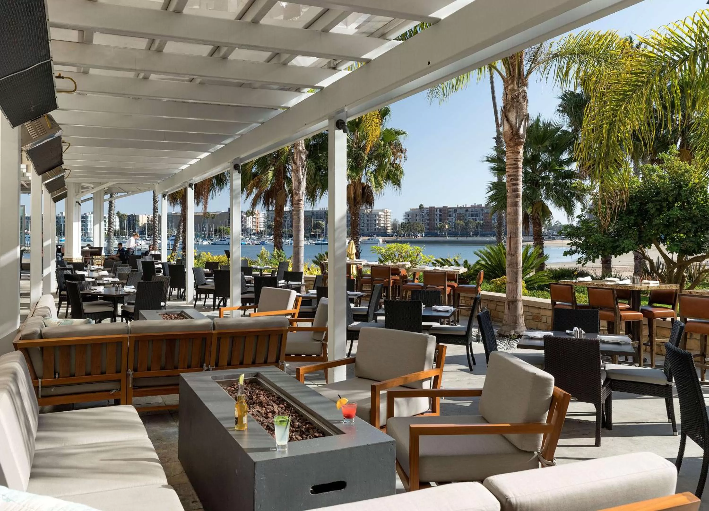 Restaurant/places to eat in Jamaica Bay Inn Marina Del Rey Tapestry Collection by Hilton