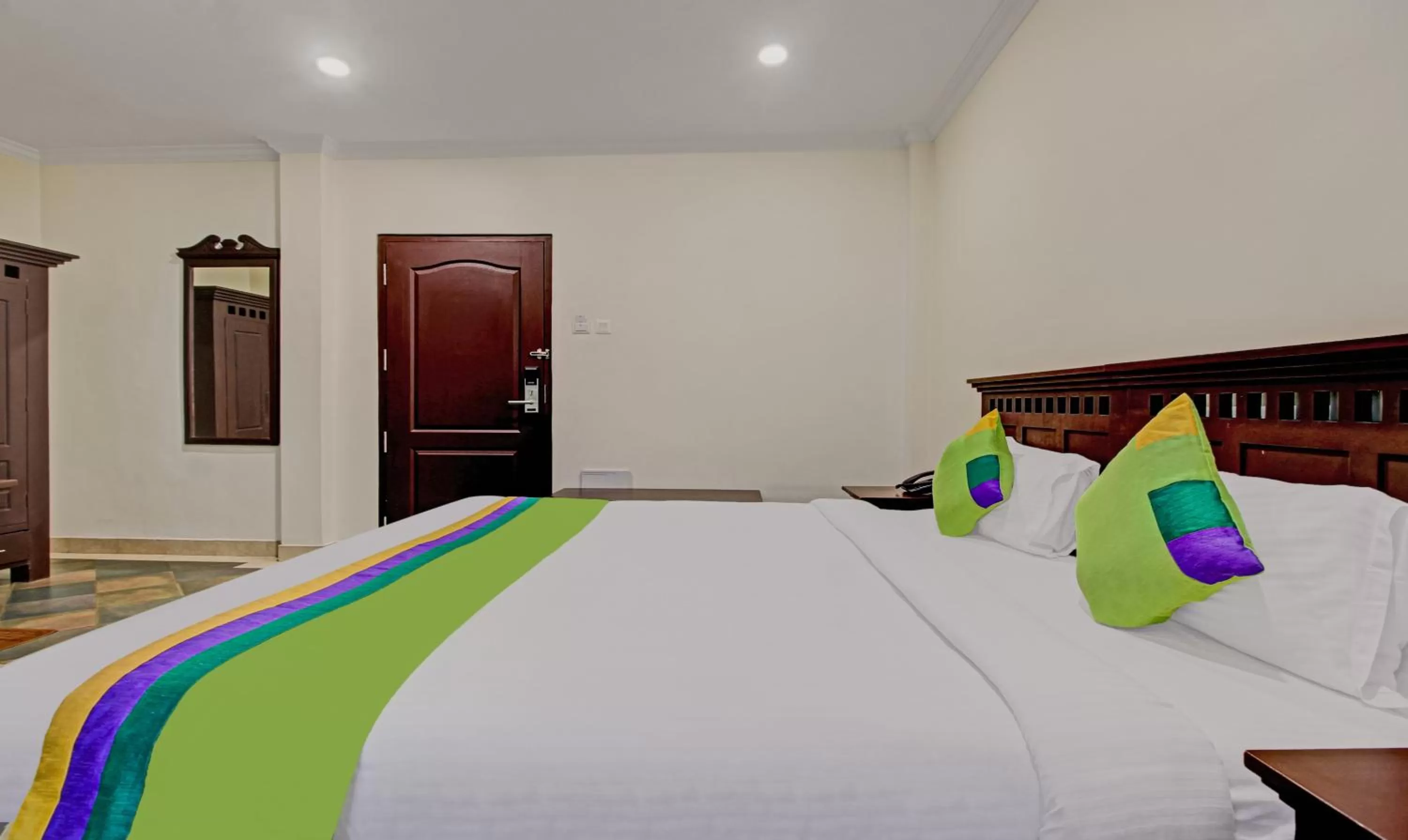 Bedroom, Bed in Treebo Prince