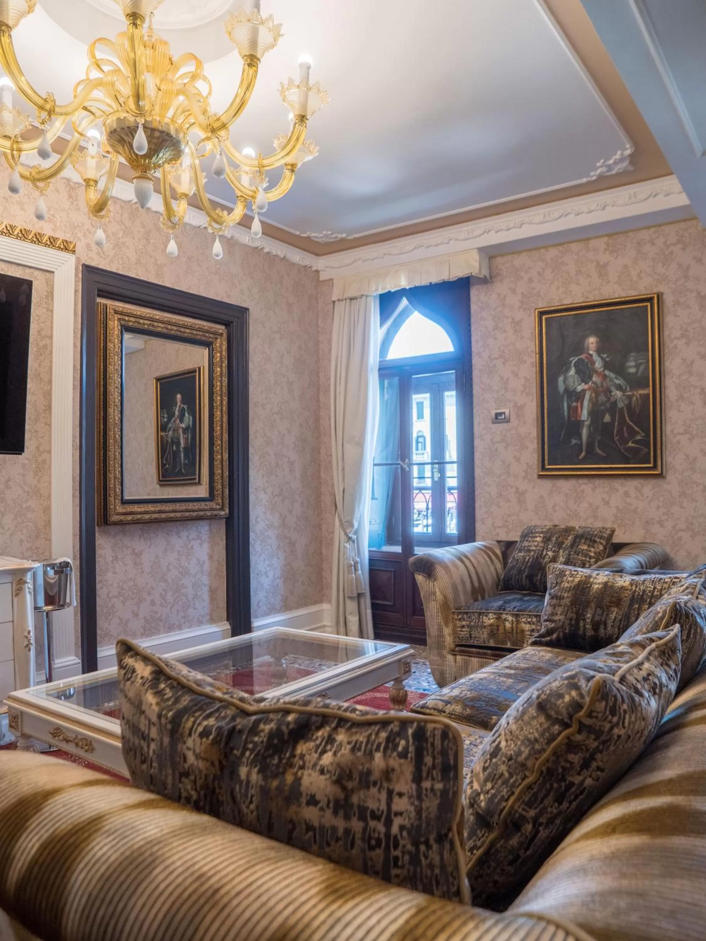 TV and multimedia in EGO' Boutique Hotel - The Silk Road