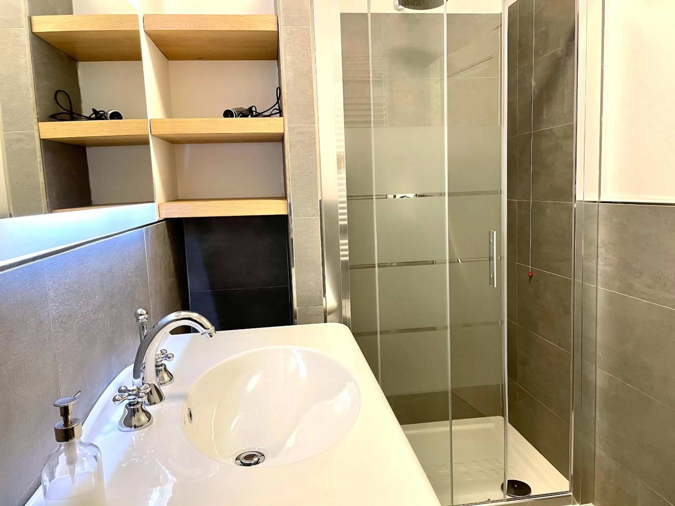 Shower in Canto dei Servi