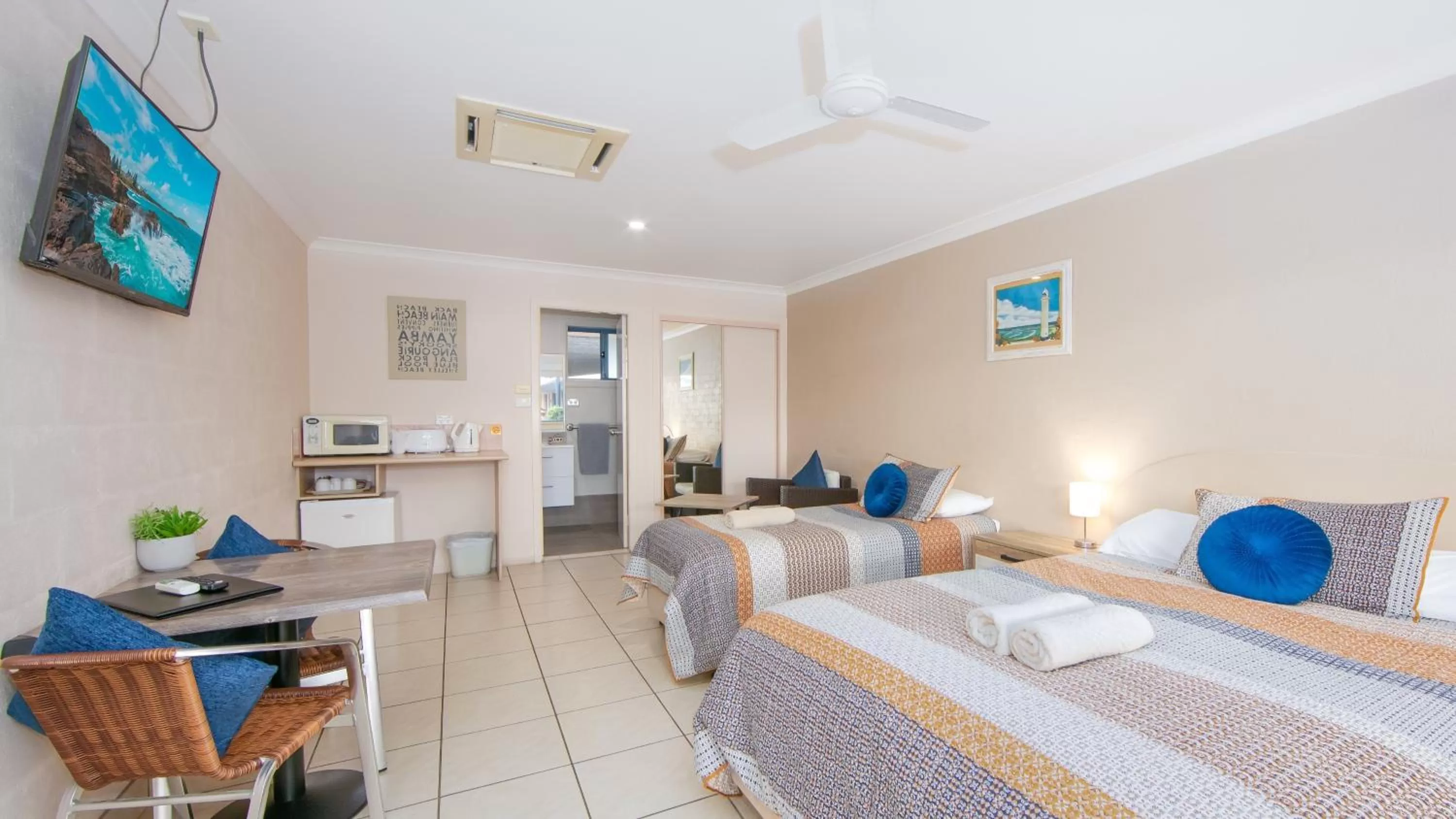 Bed in Yamba Twin Pines Motel