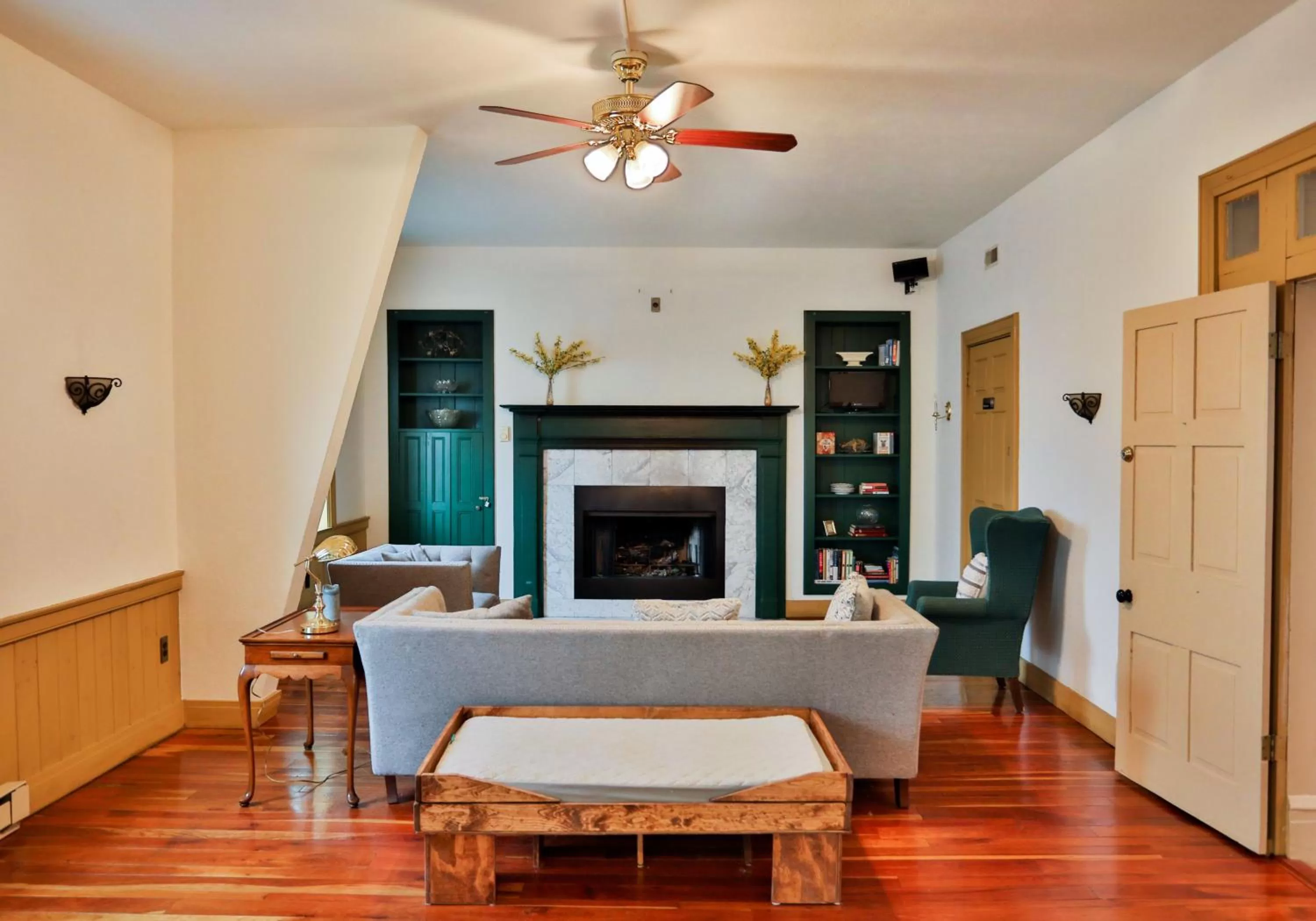 Communal lounge/ TV room, Seating Area in Baneberry Meadows B&B