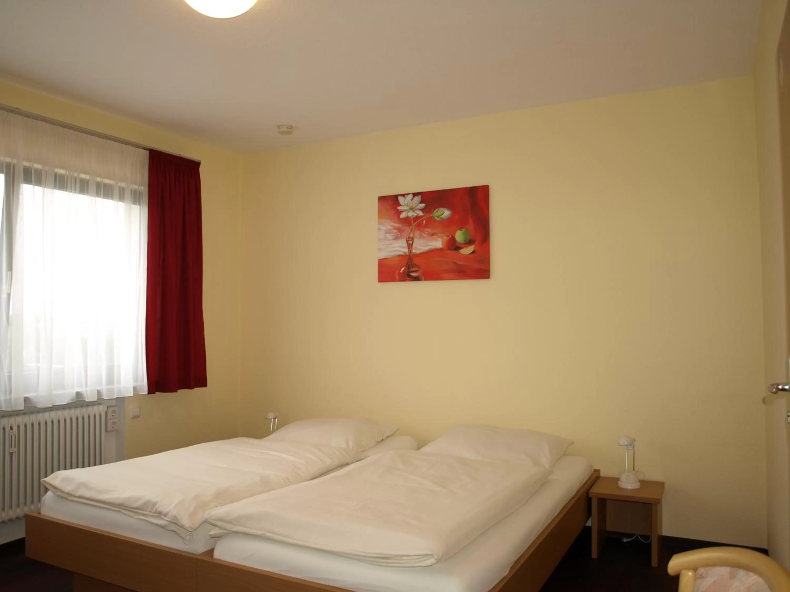 Bedroom, Bed in Boardingroom