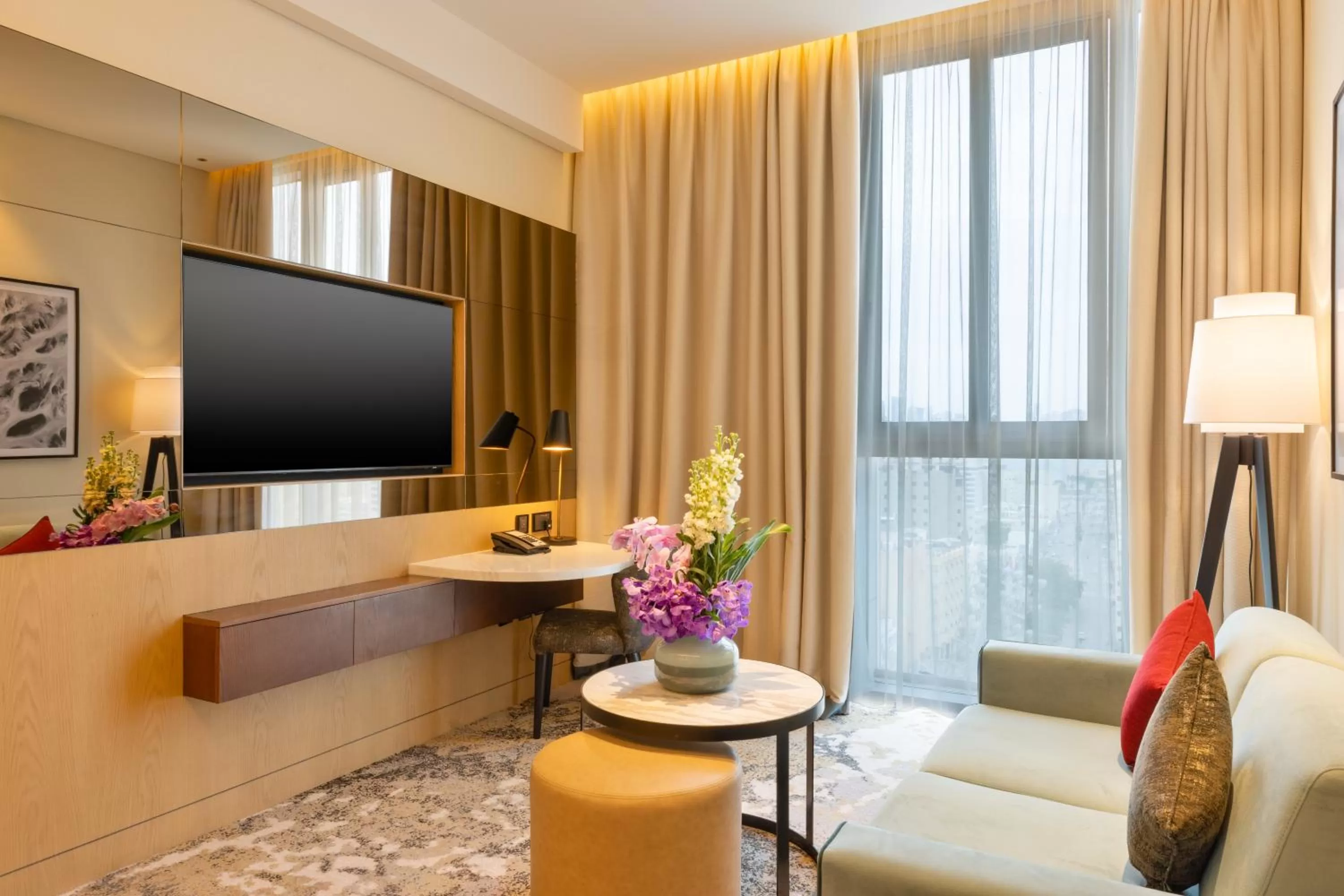 Living room in Embassy Suites By Hilton Doha Old Town