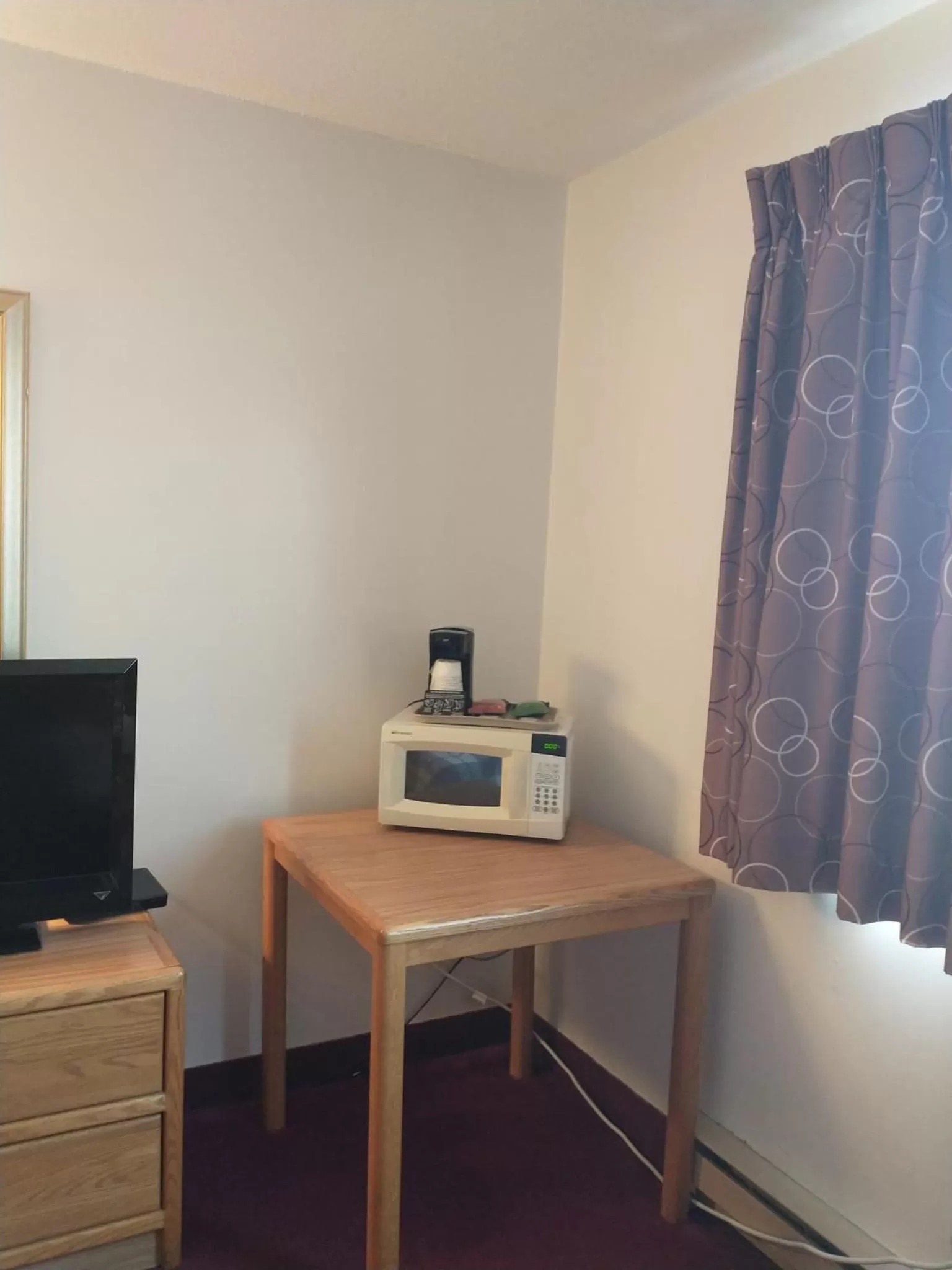 minibar in Americas Best Value Inn Sauk Centre