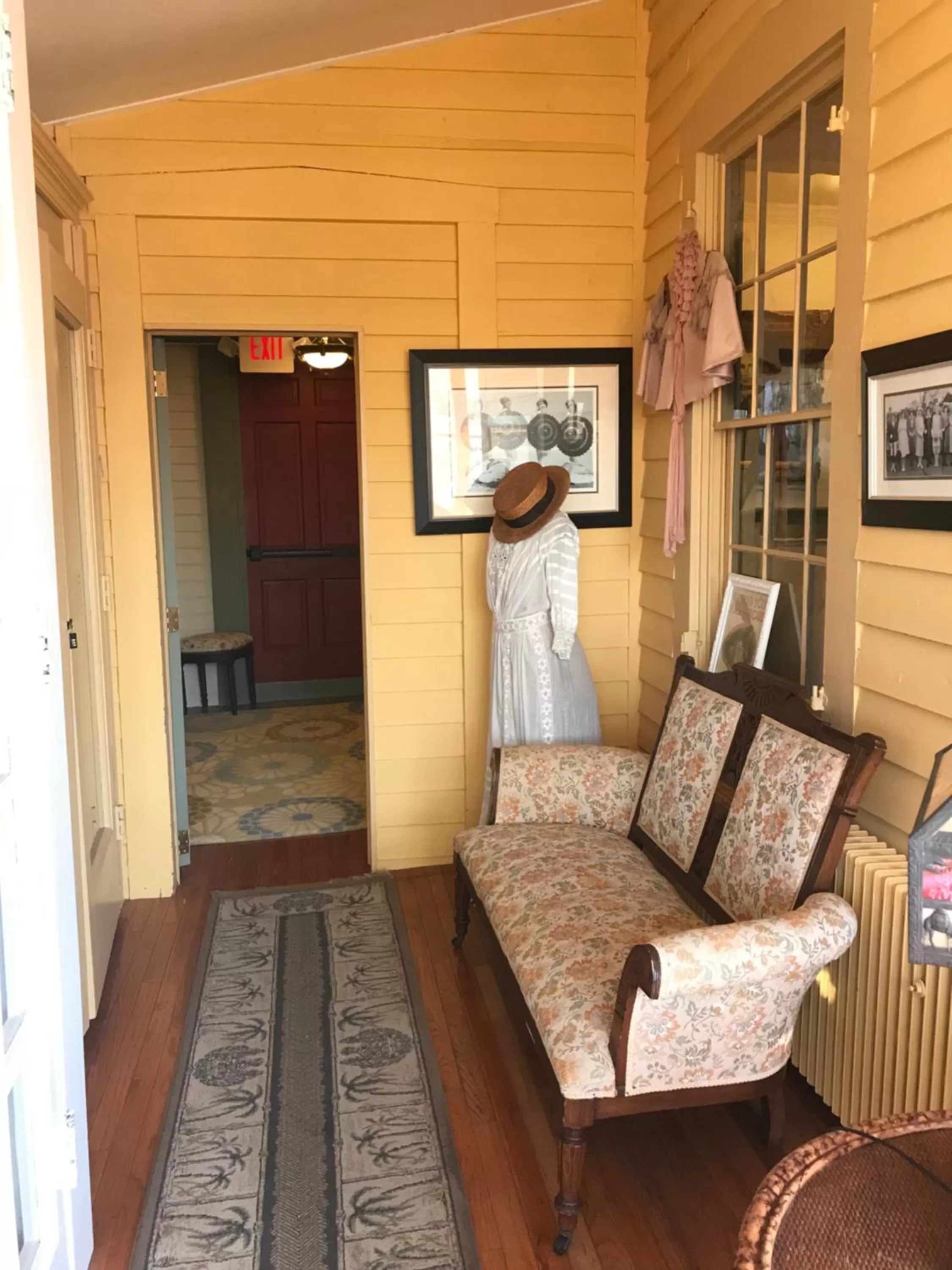 Lounge or bar in Elaine's Cape May Boutique Hotel