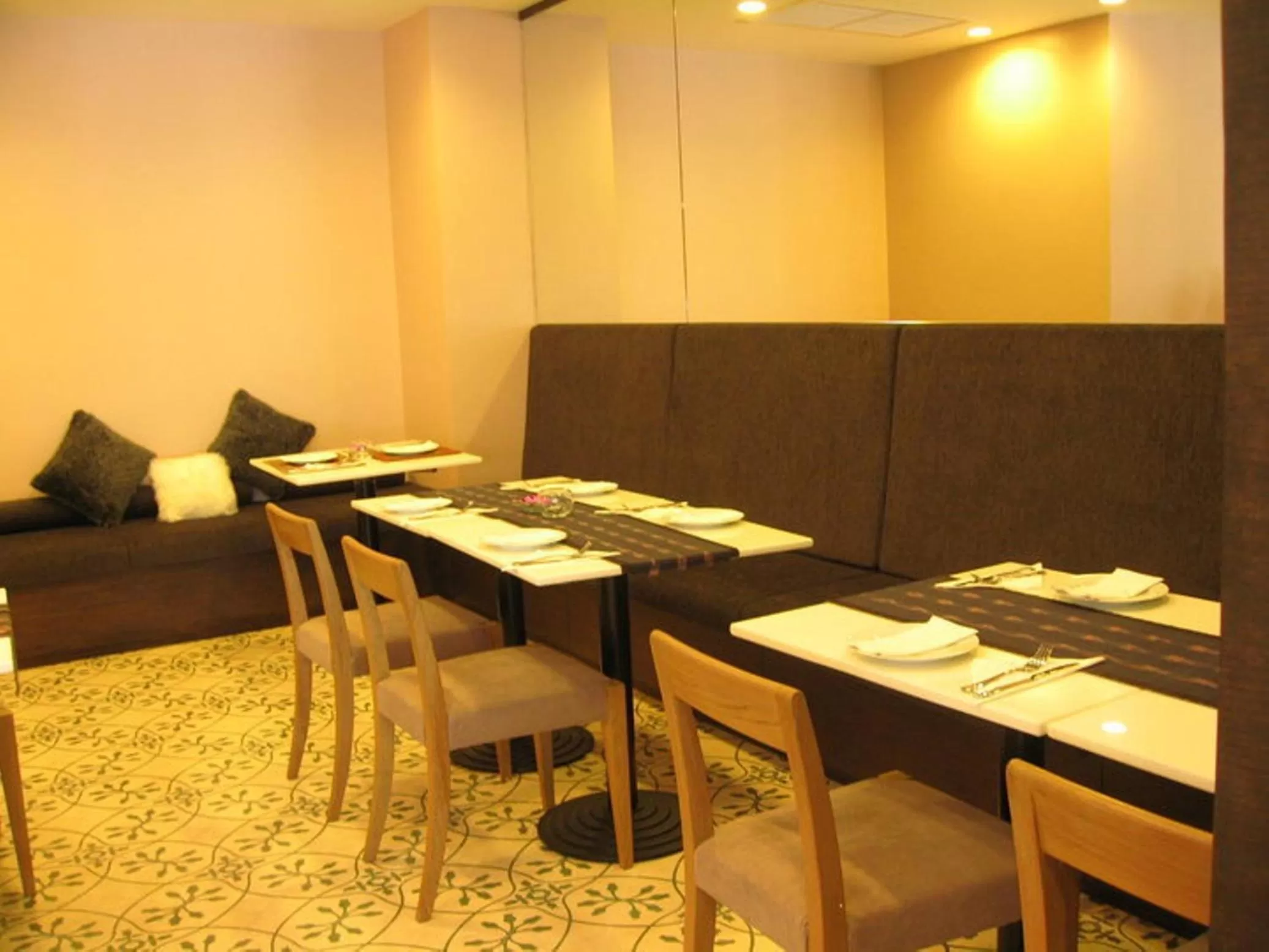 Restaurant/places to eat in Aphrodite Inn Bangkok