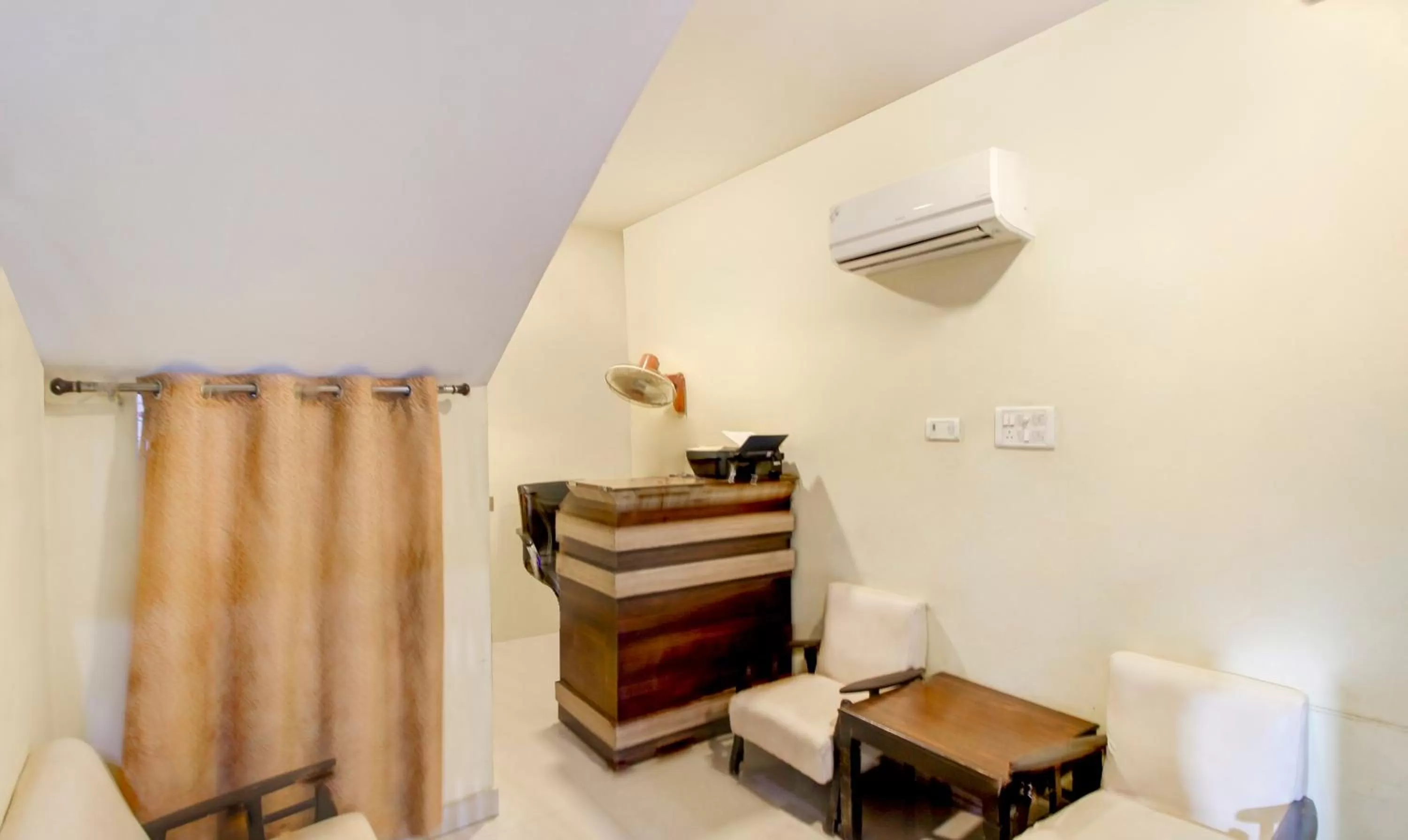 Seating Area in Itsy By Treebo - Royal Monarch