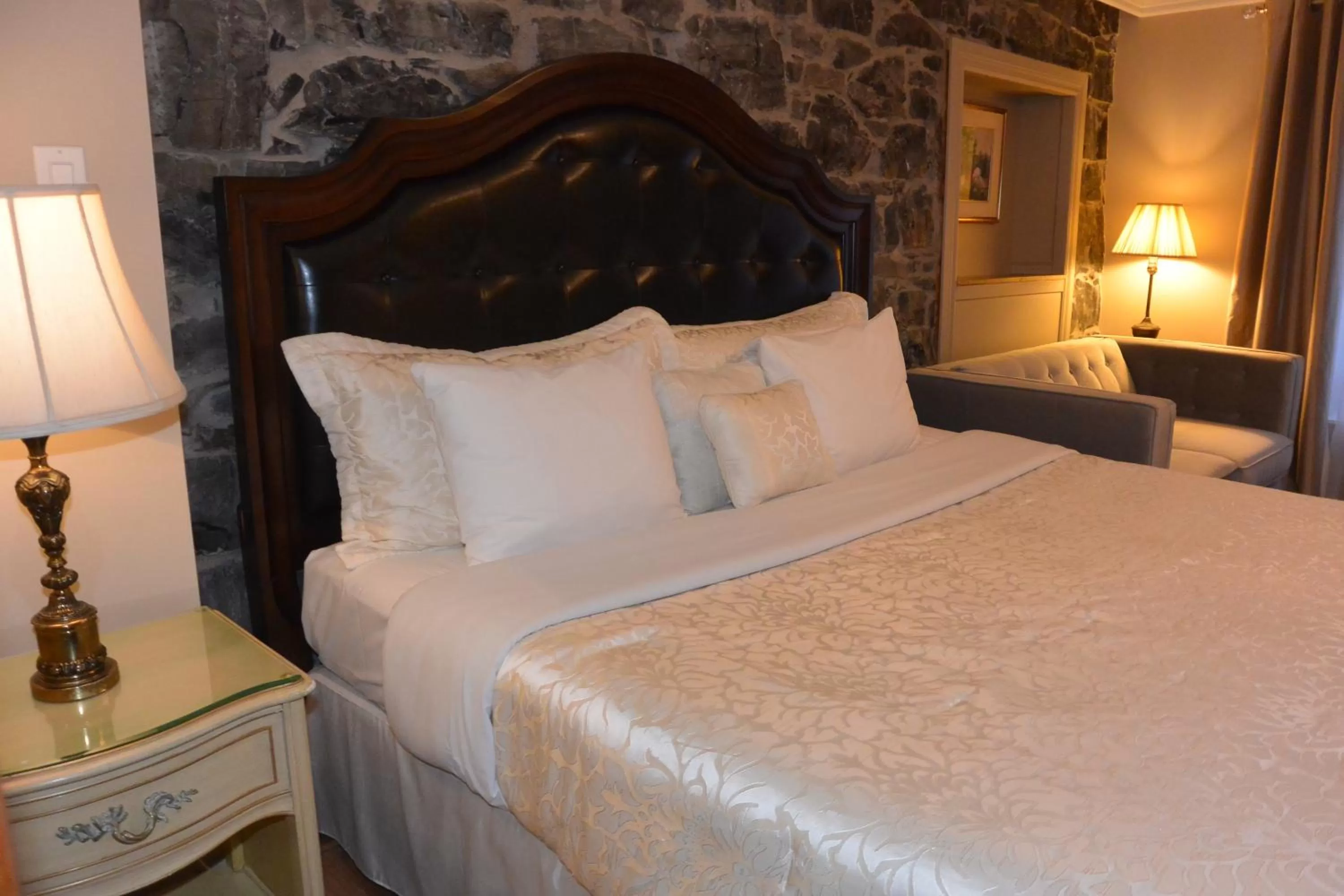Bed in Manoir Sainte Genevieve