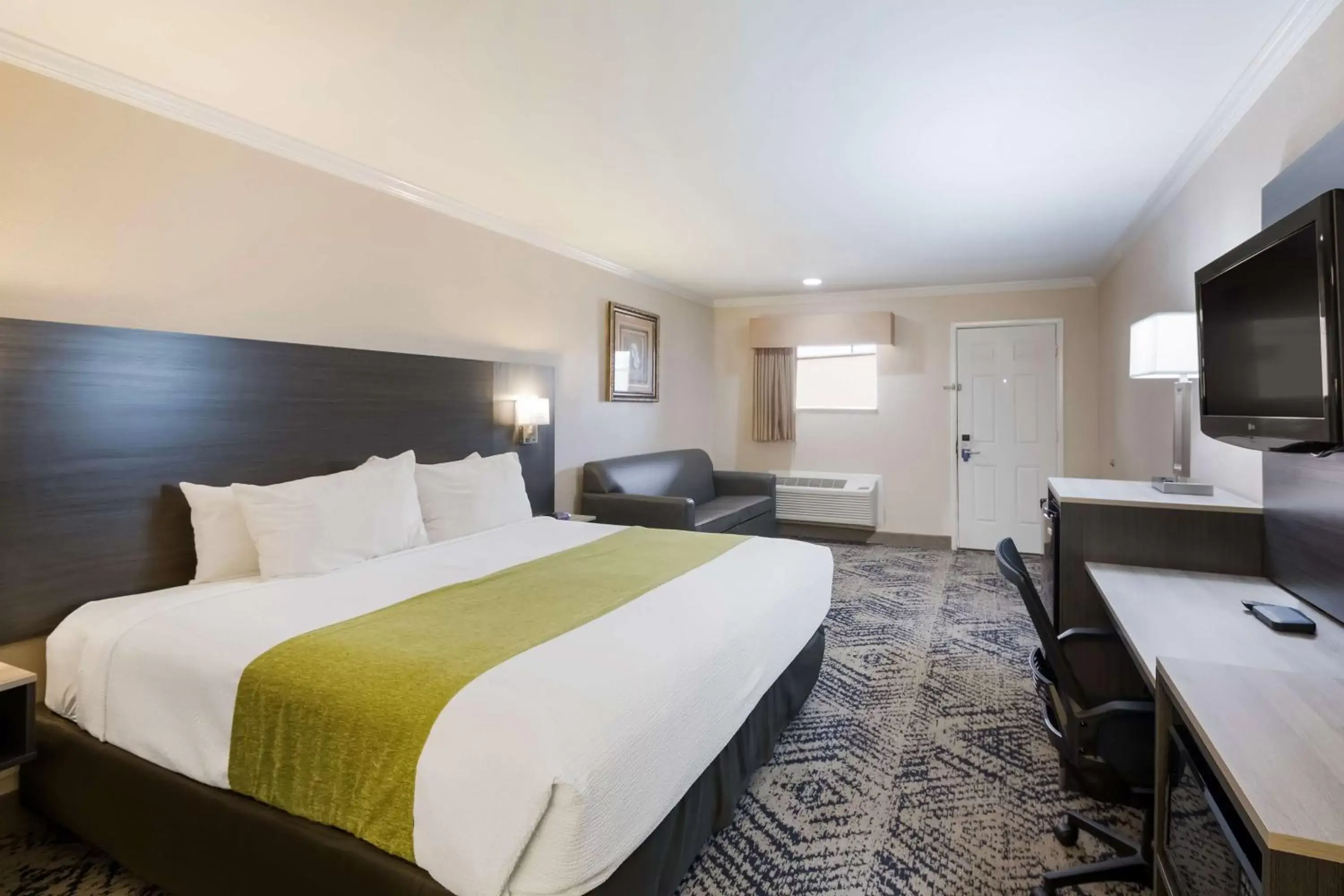 King Suite in SureStay Hotel by Best Western Rockdale King Suite in SureStay Hotel by Best Western Rockdale