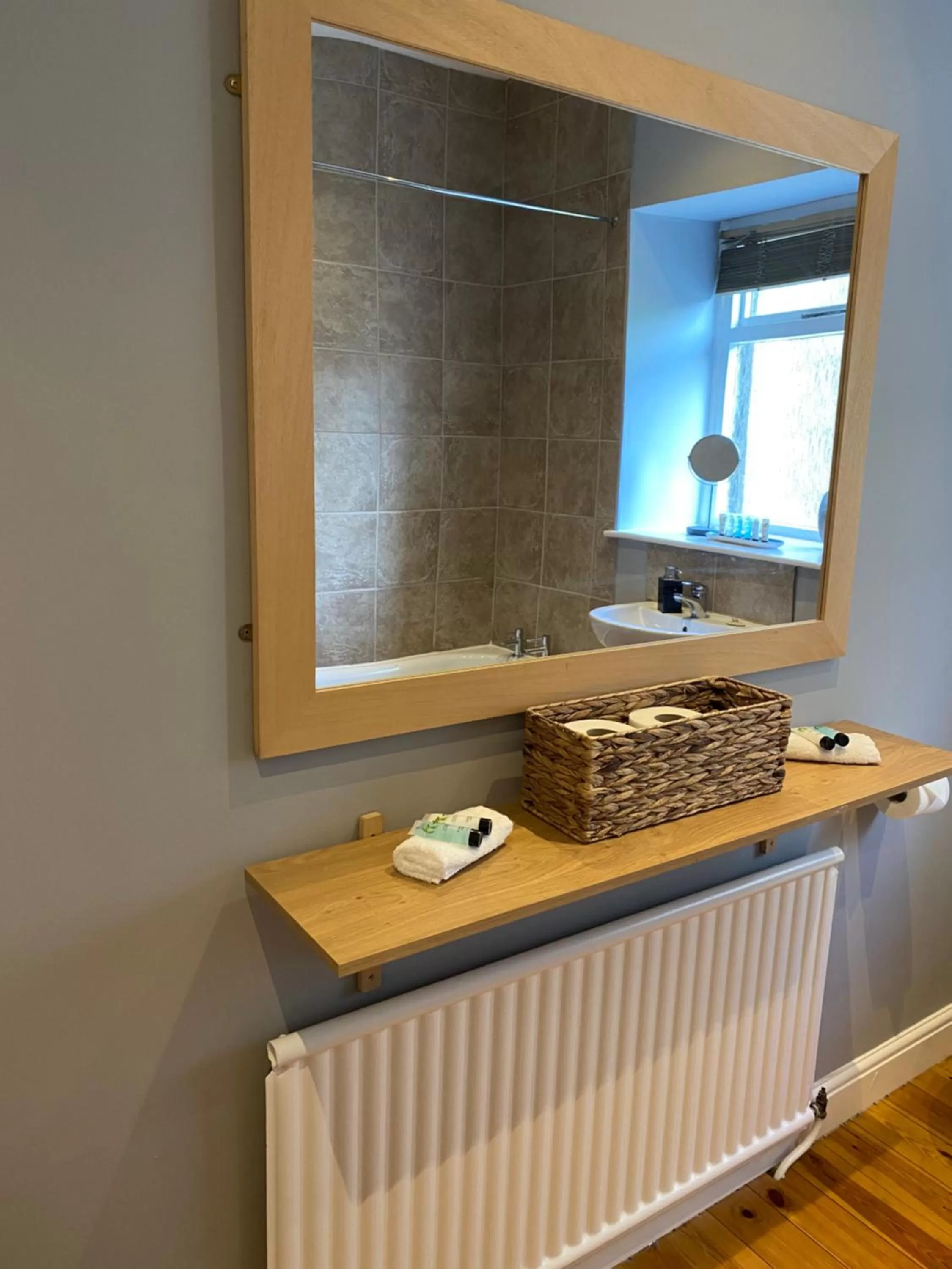 TV/Entertainment Center in George Inn