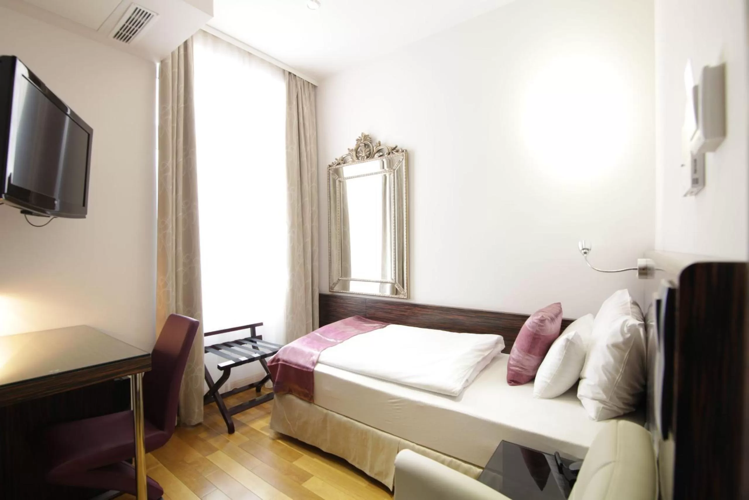 Bed in Best Western Plus Hotel Arcadia