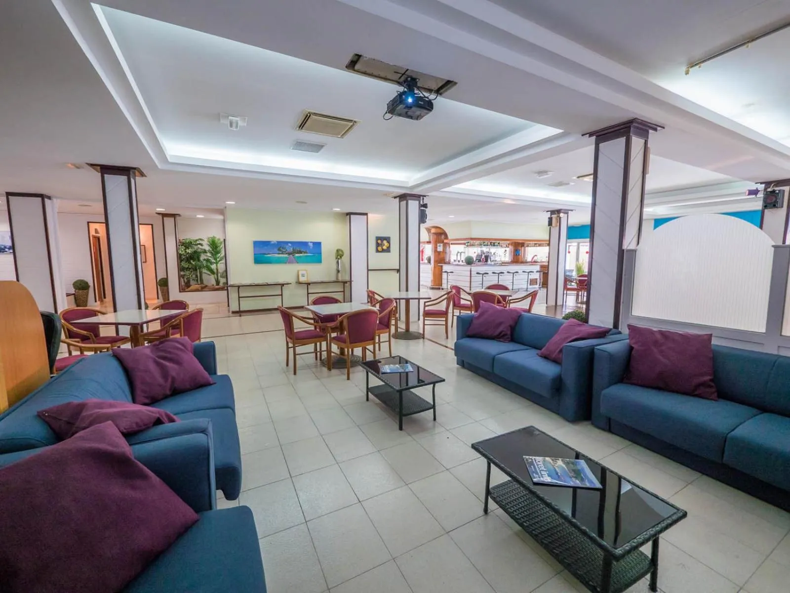 Communal lounge/ TV room in Hotel Golden Sand