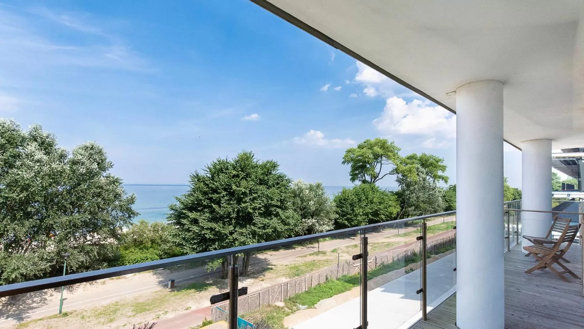 Sea view in Ultra Marine by Zdrojowa