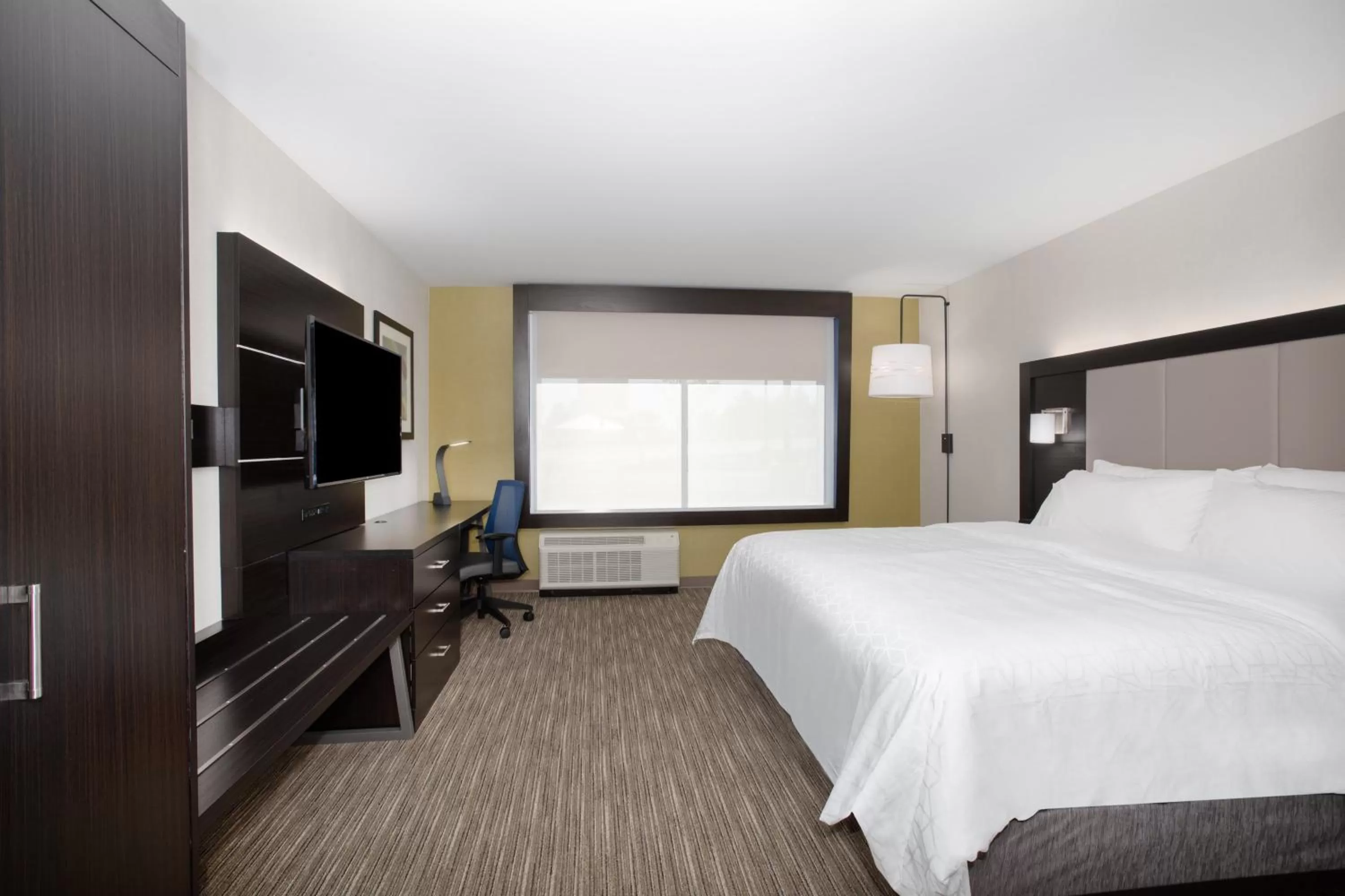 Photo of the whole room, Bed in Holiday Inn Express & Suites - Ely by IHG