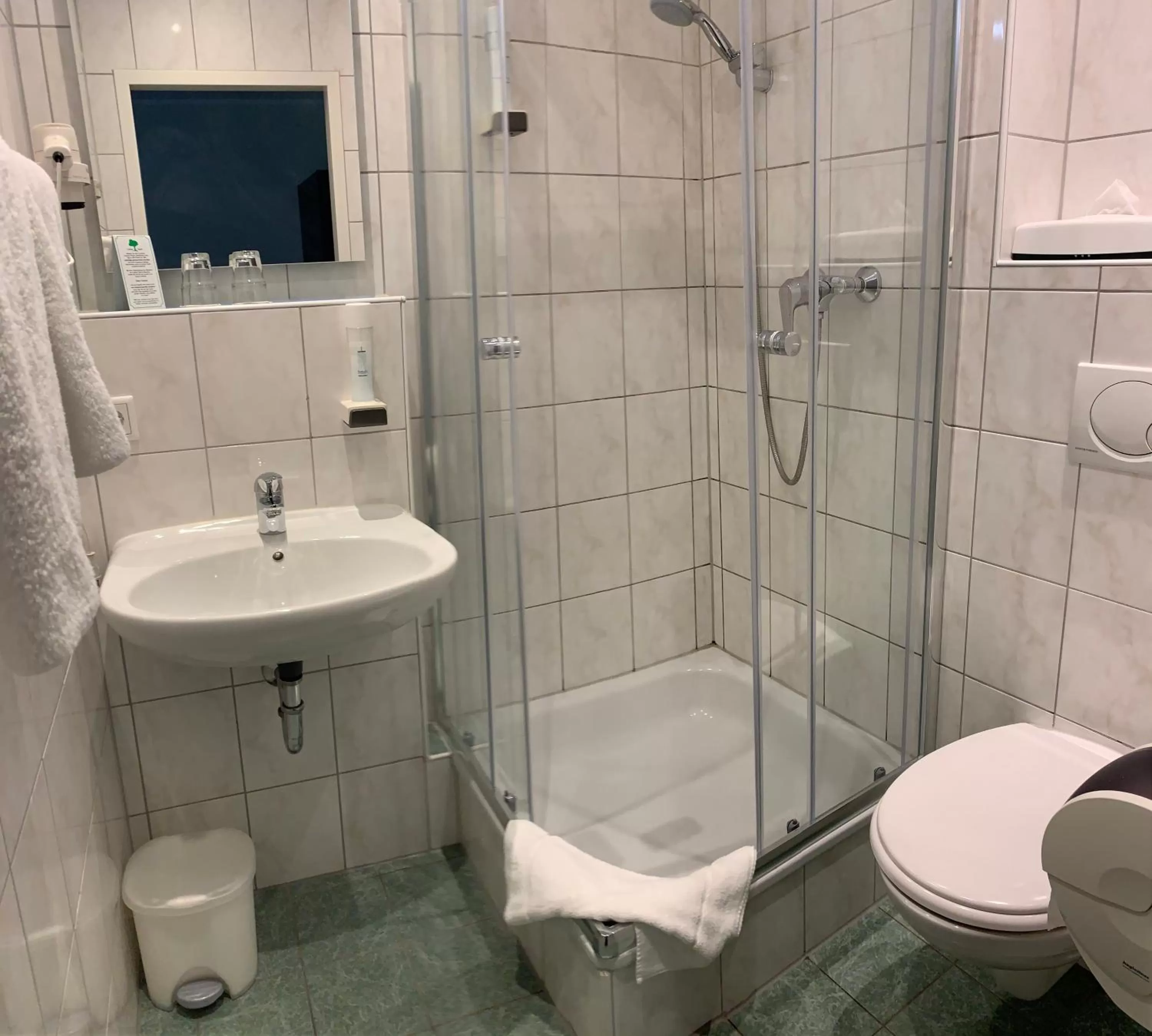 Shower in Behringers City Hotel Nürnberg