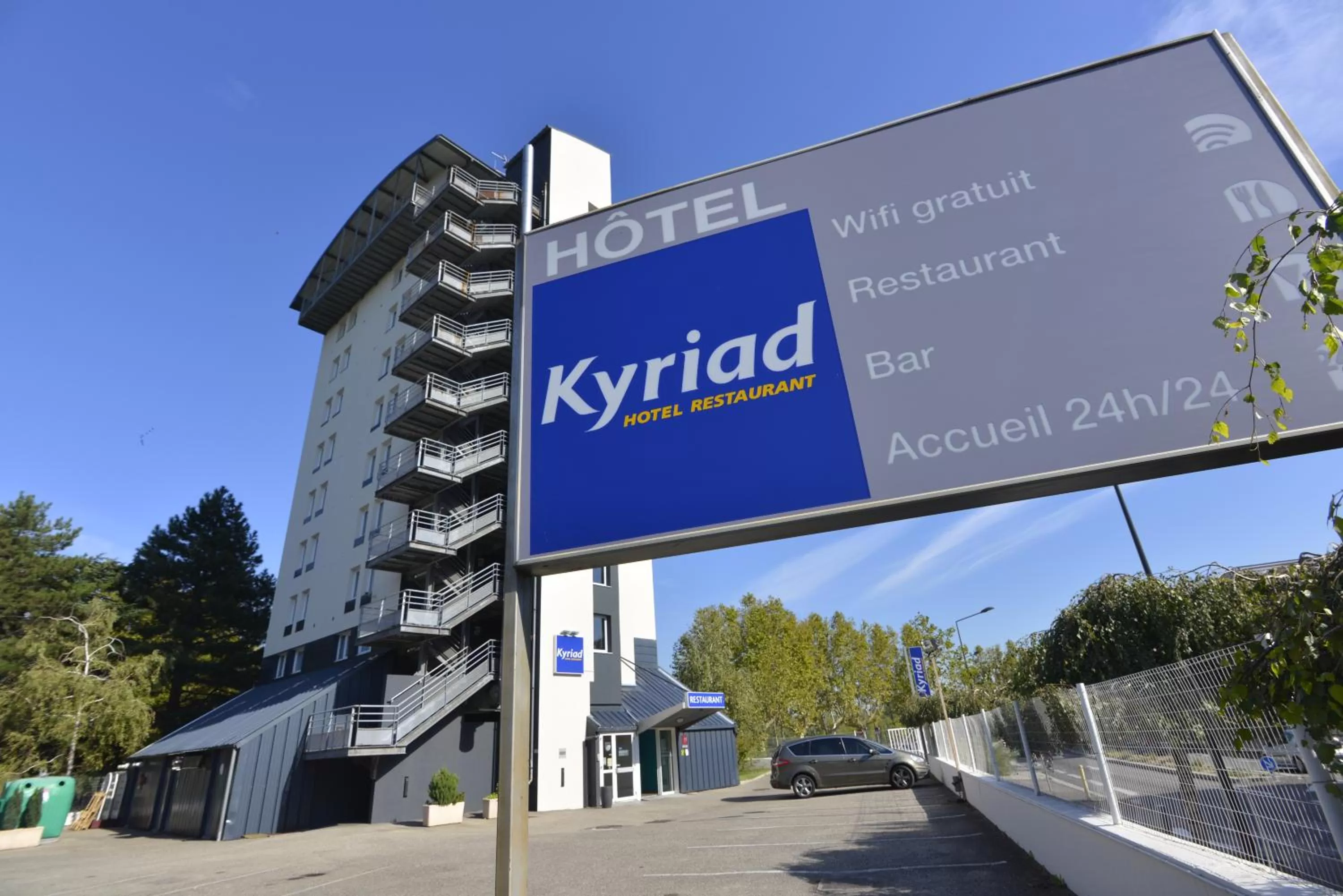 Facade/entrance in Kyriad Hotel Lyon Givors