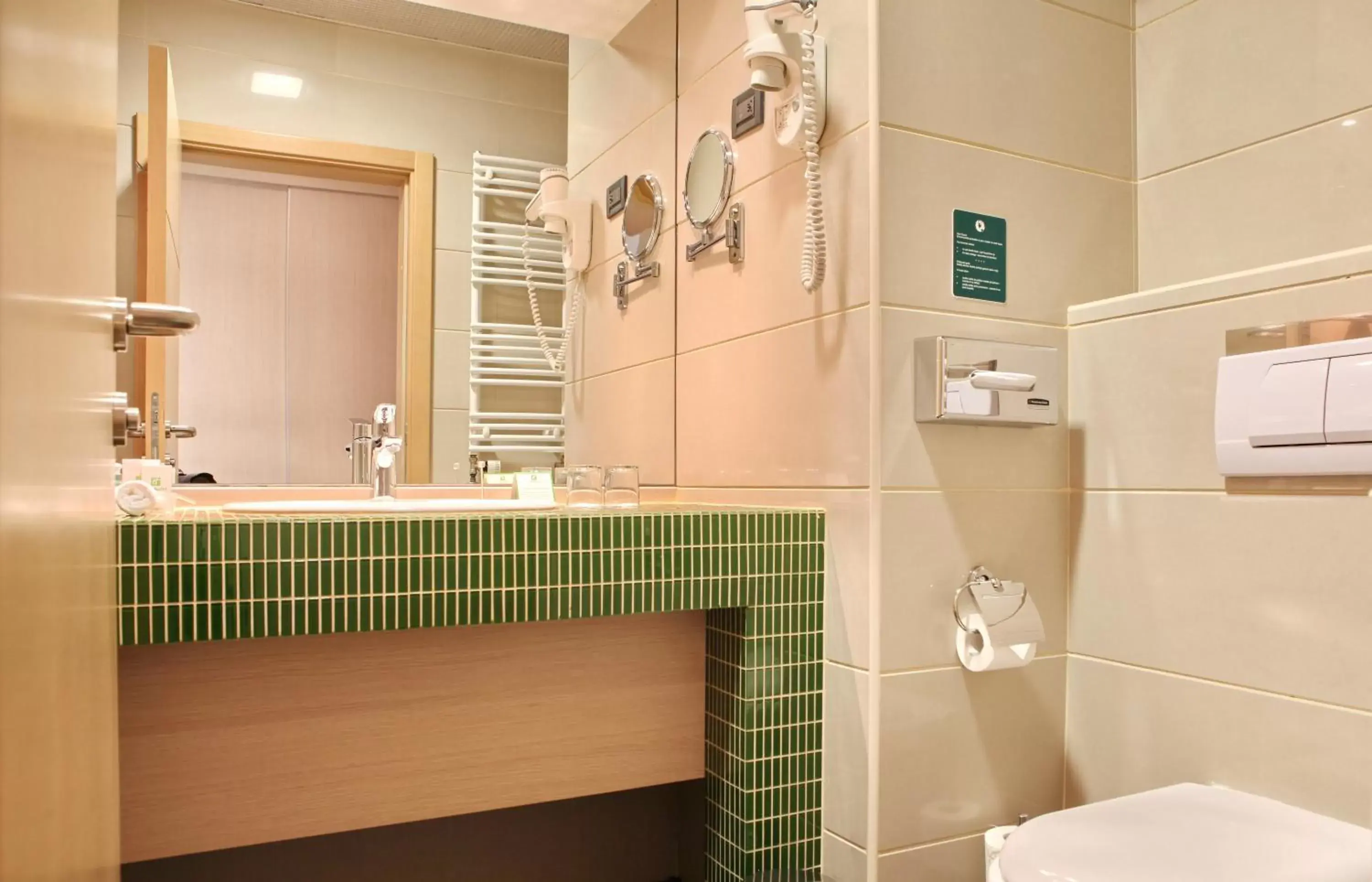 Standard Double or Twin Room in Holiday Inn Belgrade, an IHG Hotel Standard Double or Twin Room in Holiday Inn Belgrade, an IHG Hotel