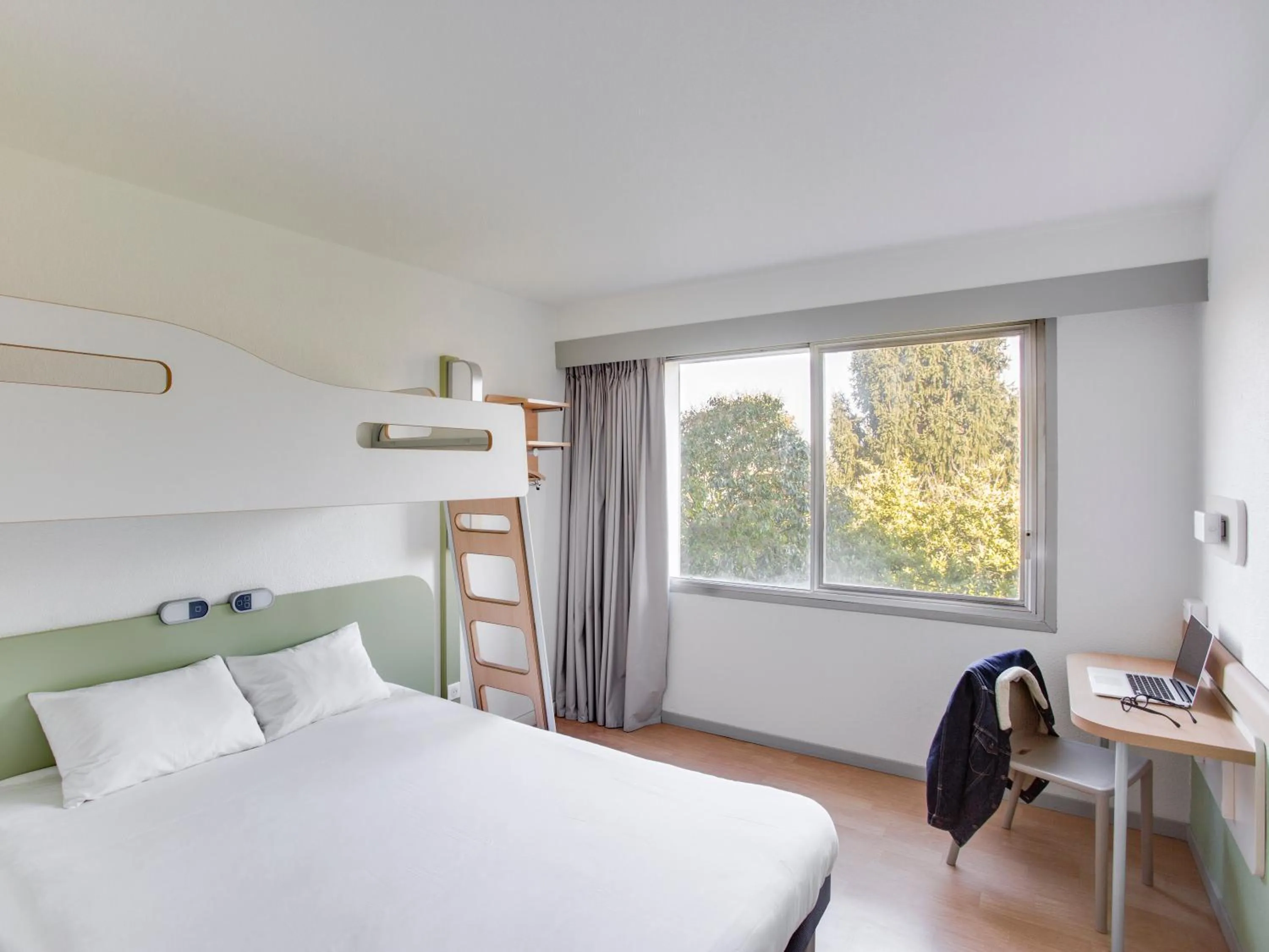 Bed in ibis budget Pau Lescar