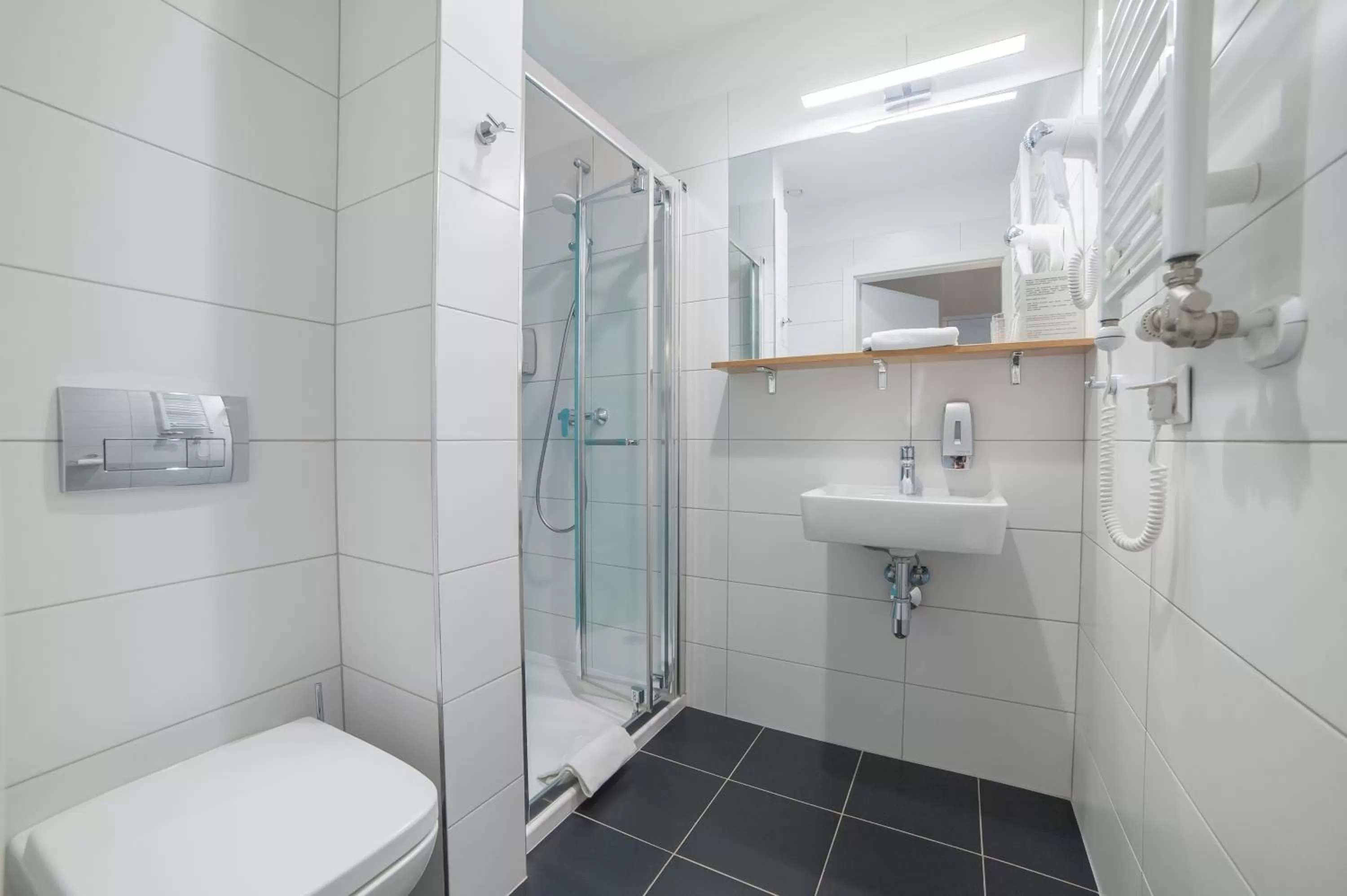 Shower in Hotel Traffic Wrocław Stare Miasto