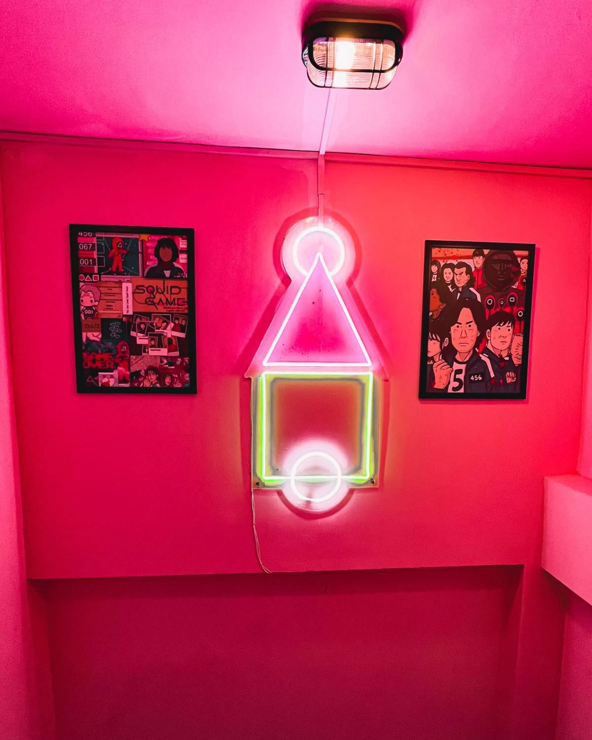 Decorative detail in Whoopers Hostel Manali