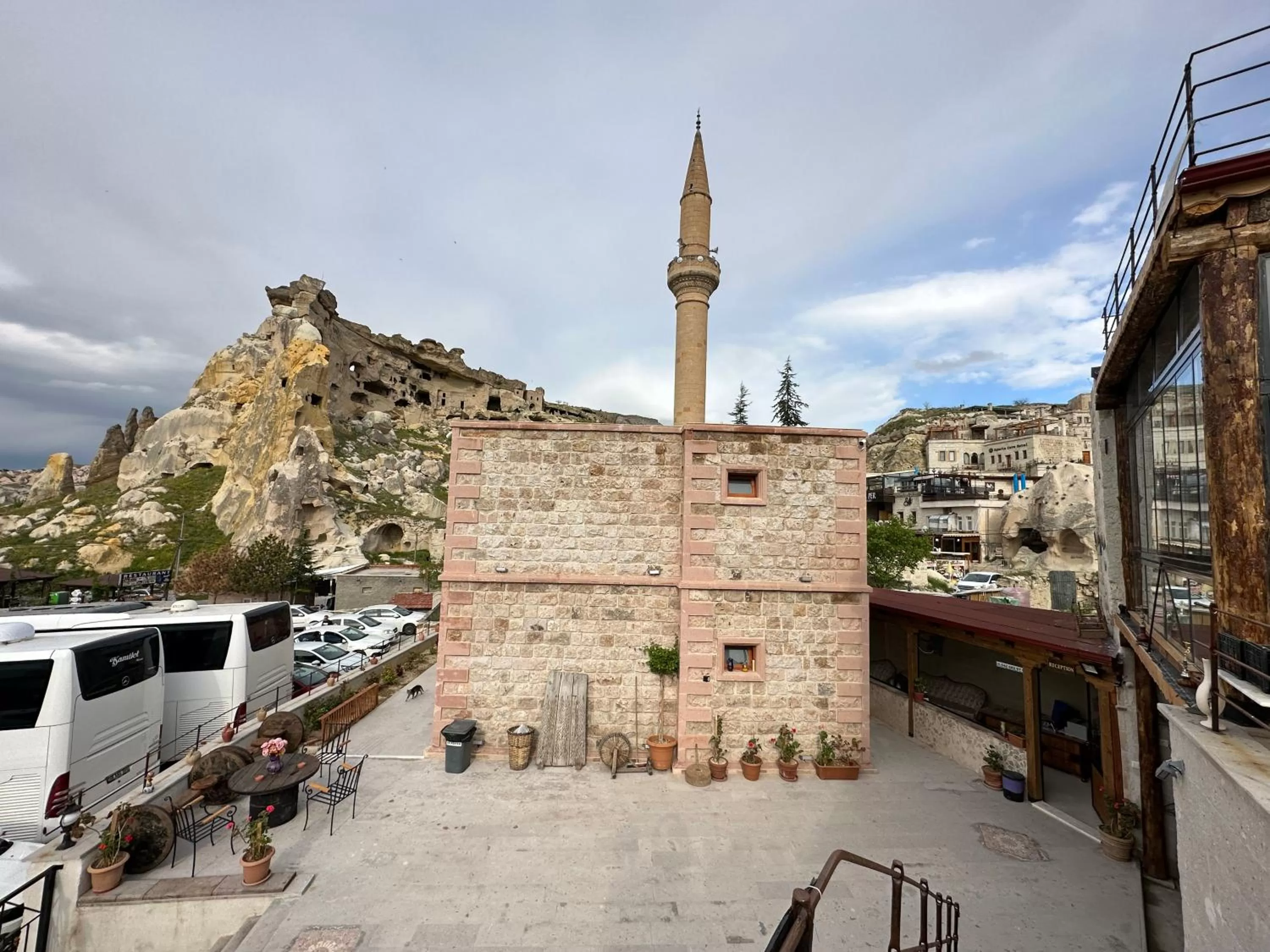 Property building in Atax Cave House