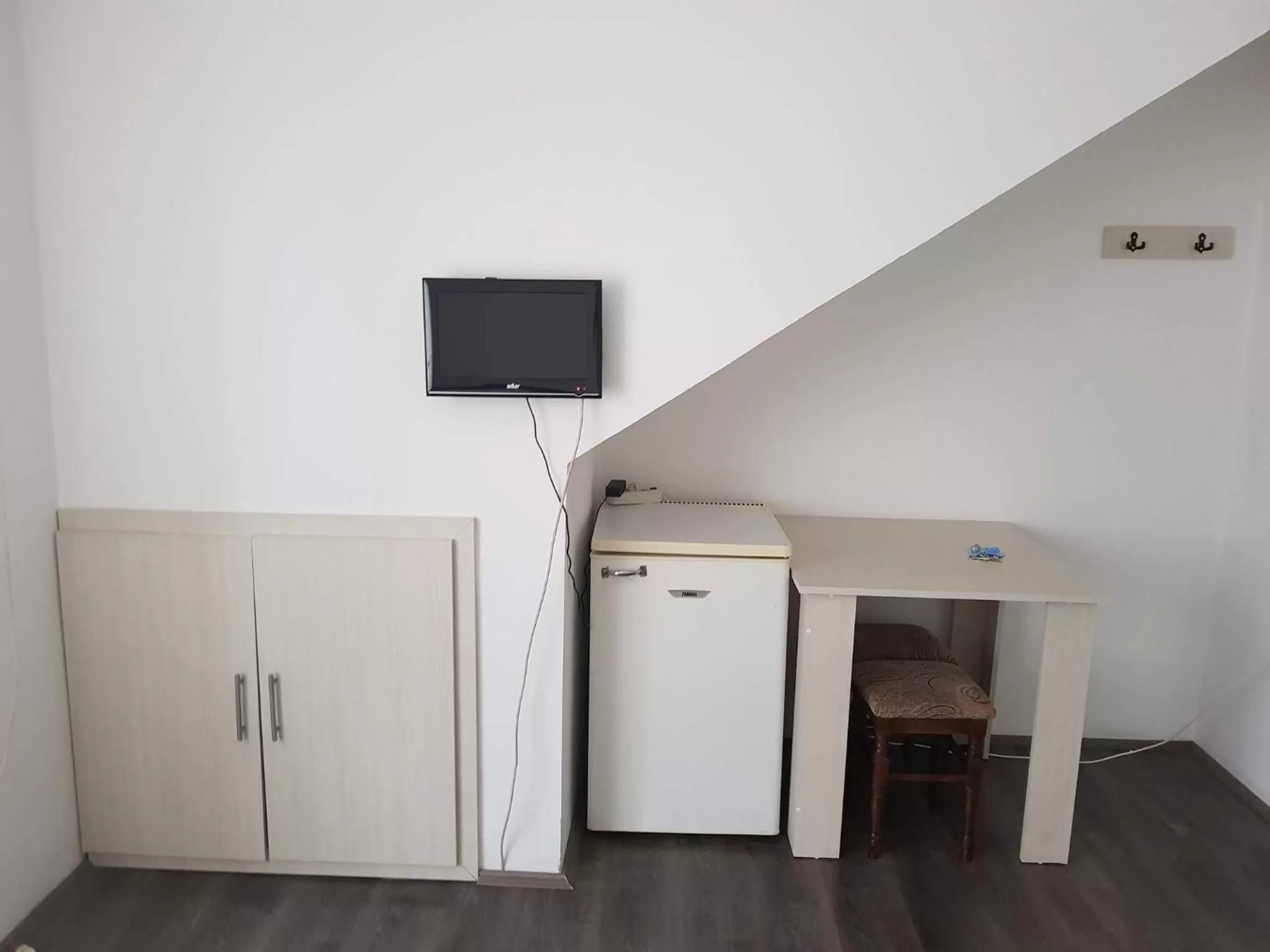 TV/Entertainment Center in Prenociste H2O