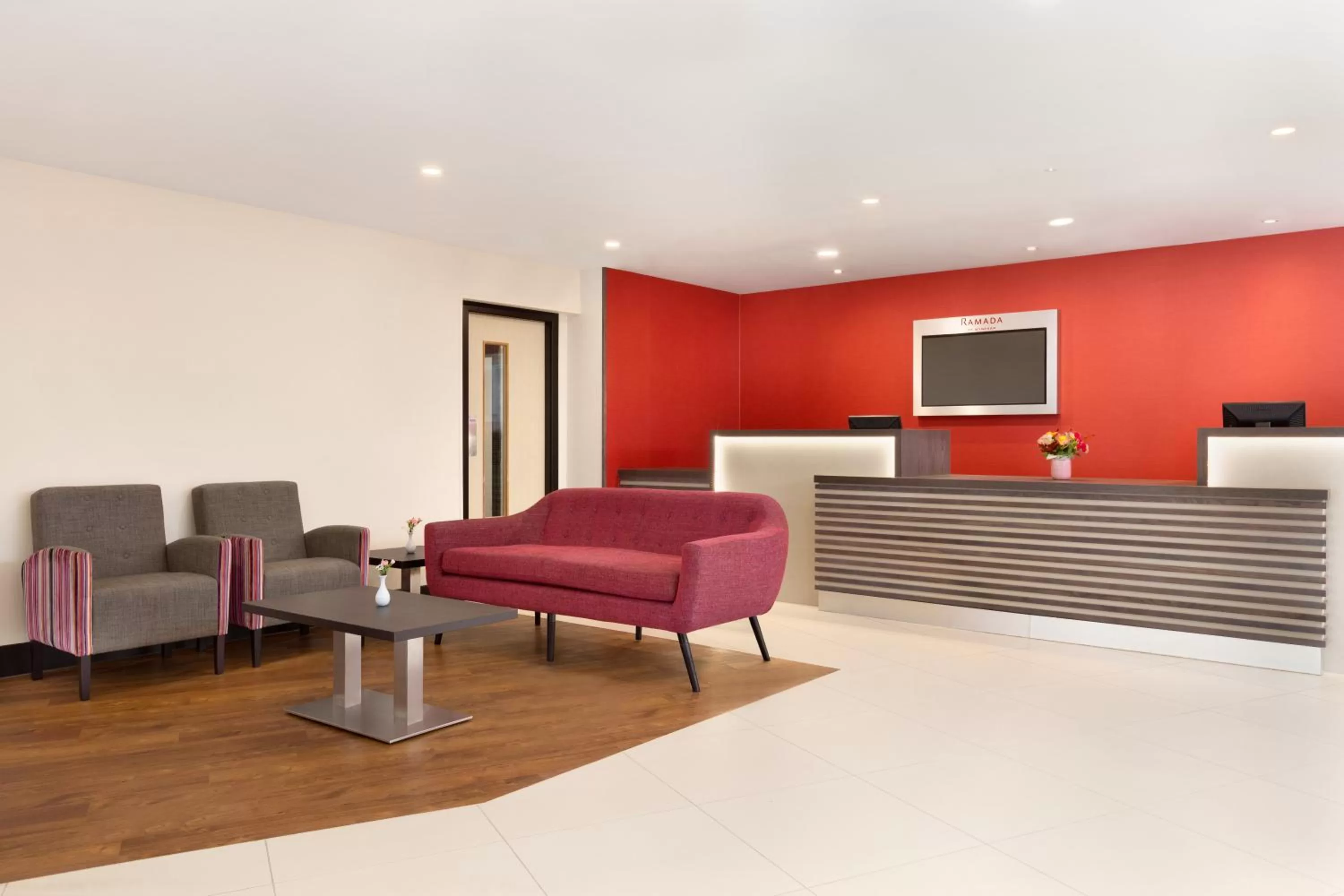 Lobby or reception in Ramada Bristol West