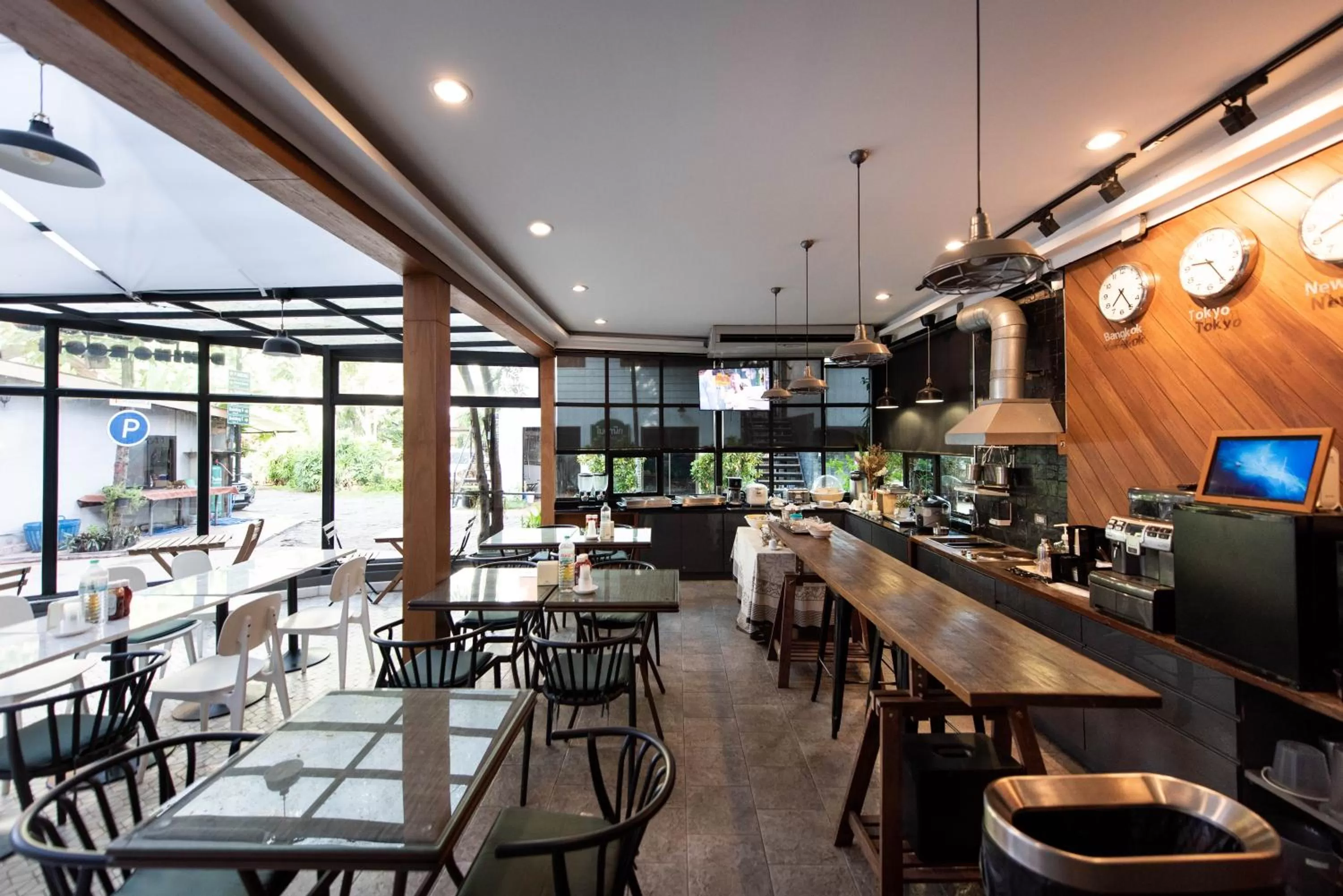 Restaurant/places to eat in Botanic Service Room at Impact Muangthongthani - SHA Certified