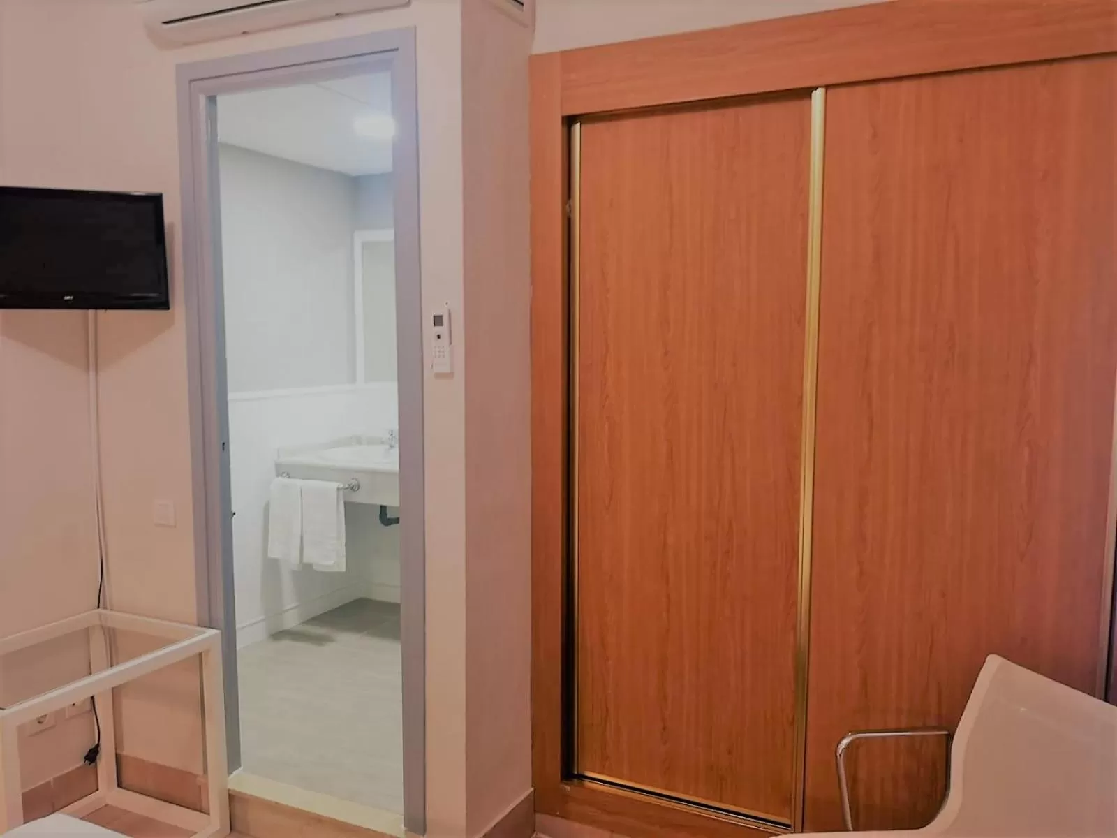 Shower in Hotel Oromana