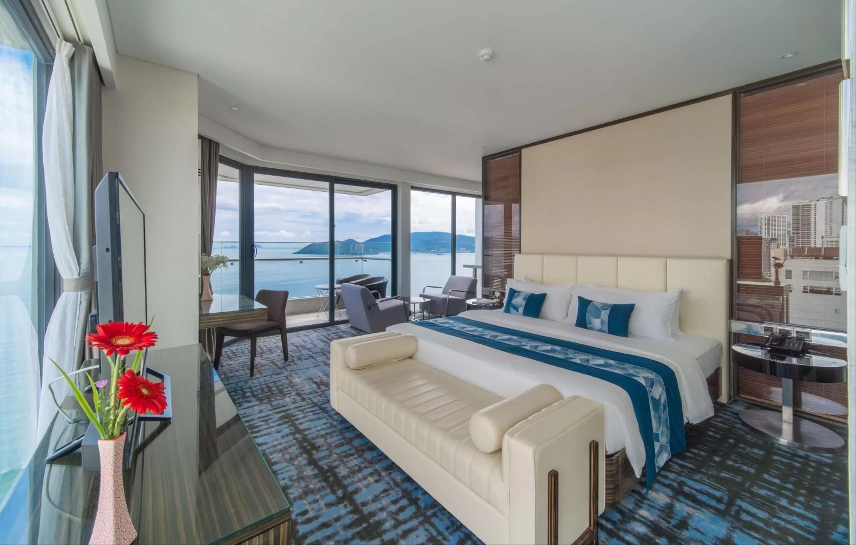 Bed in Queen Ann Nha Trang Hotel