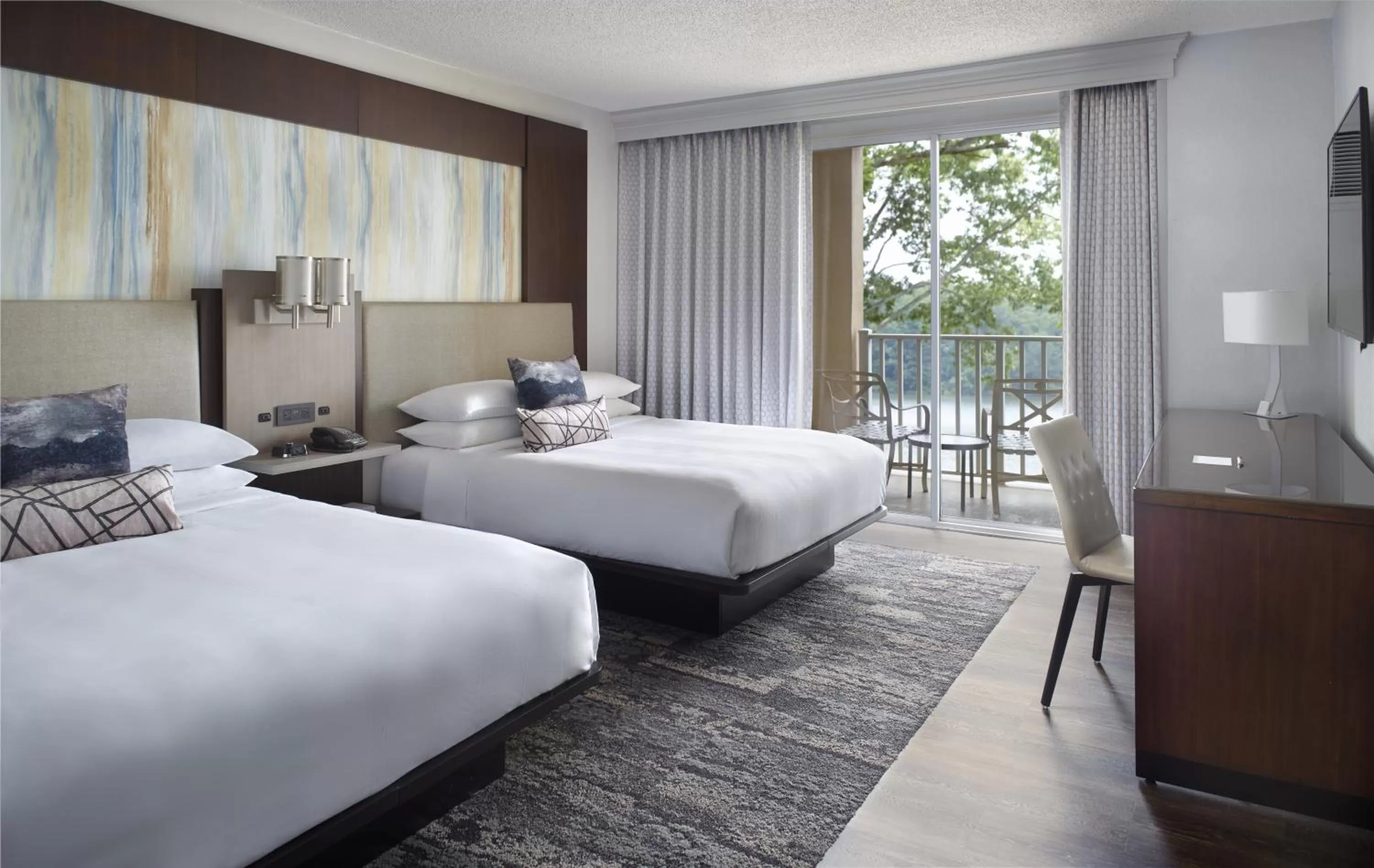 Patio, Bed in Atlanta Evergreen Lakeside Resort