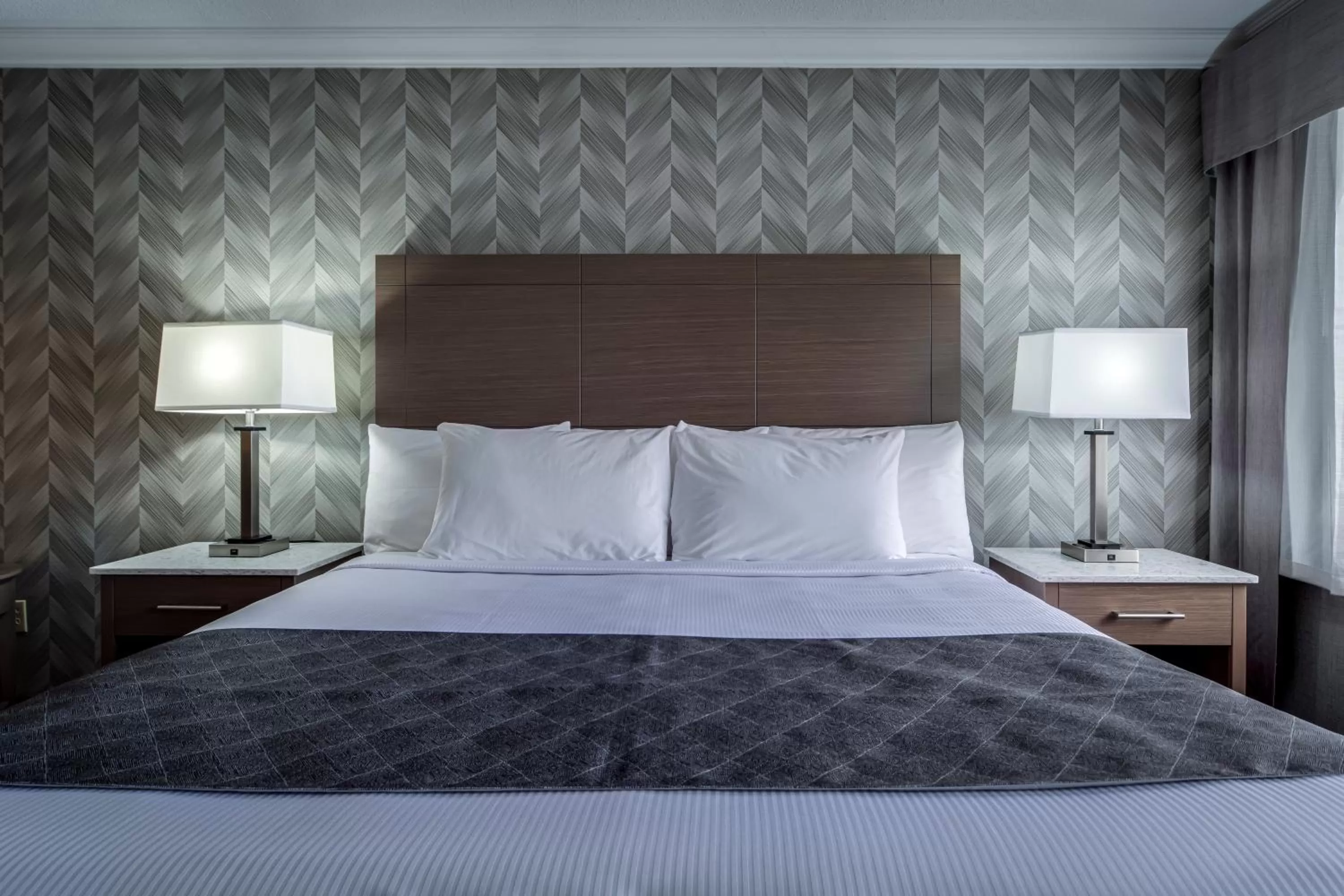 Bed in Monte Carlo Inn Markham